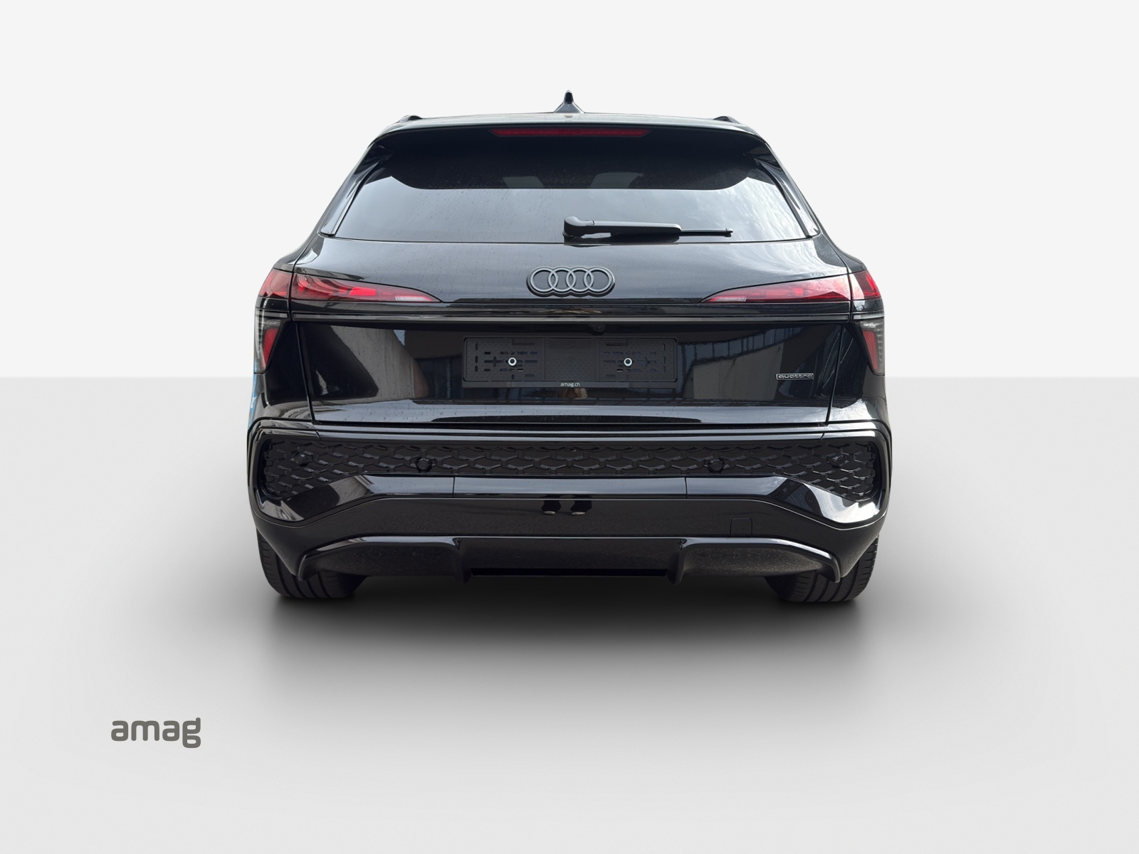 AUDI Q3 SUV TFSI quattro 195 kW S tronic-image-3