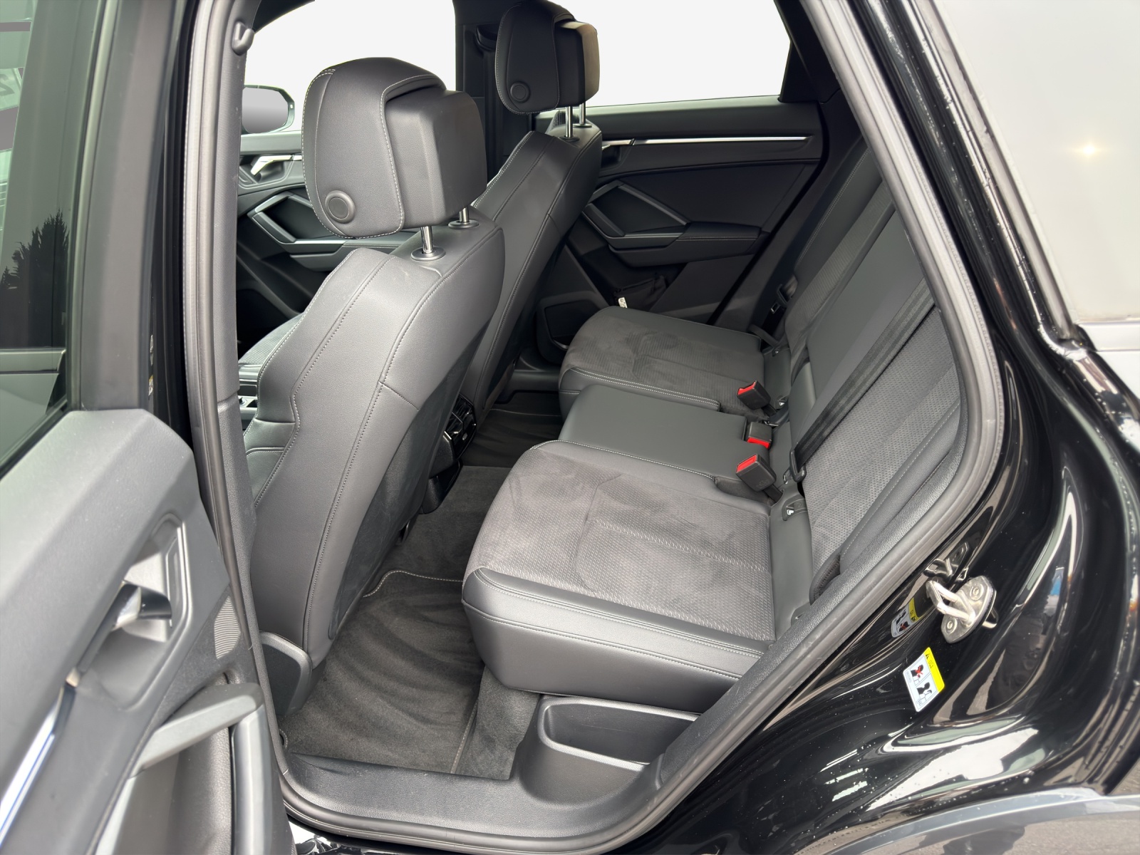 AUDI Q3 35 TFSI S line Attraction S-tronic-image-11