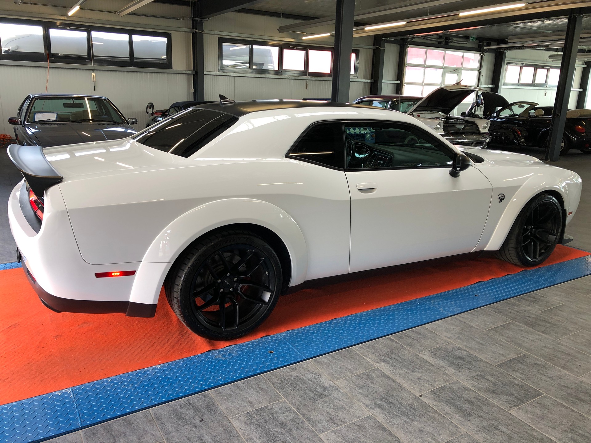 DODGE Challenger SRT 6.2-V8 Hellcat WIDEBODY Redeye-showroom-element-1