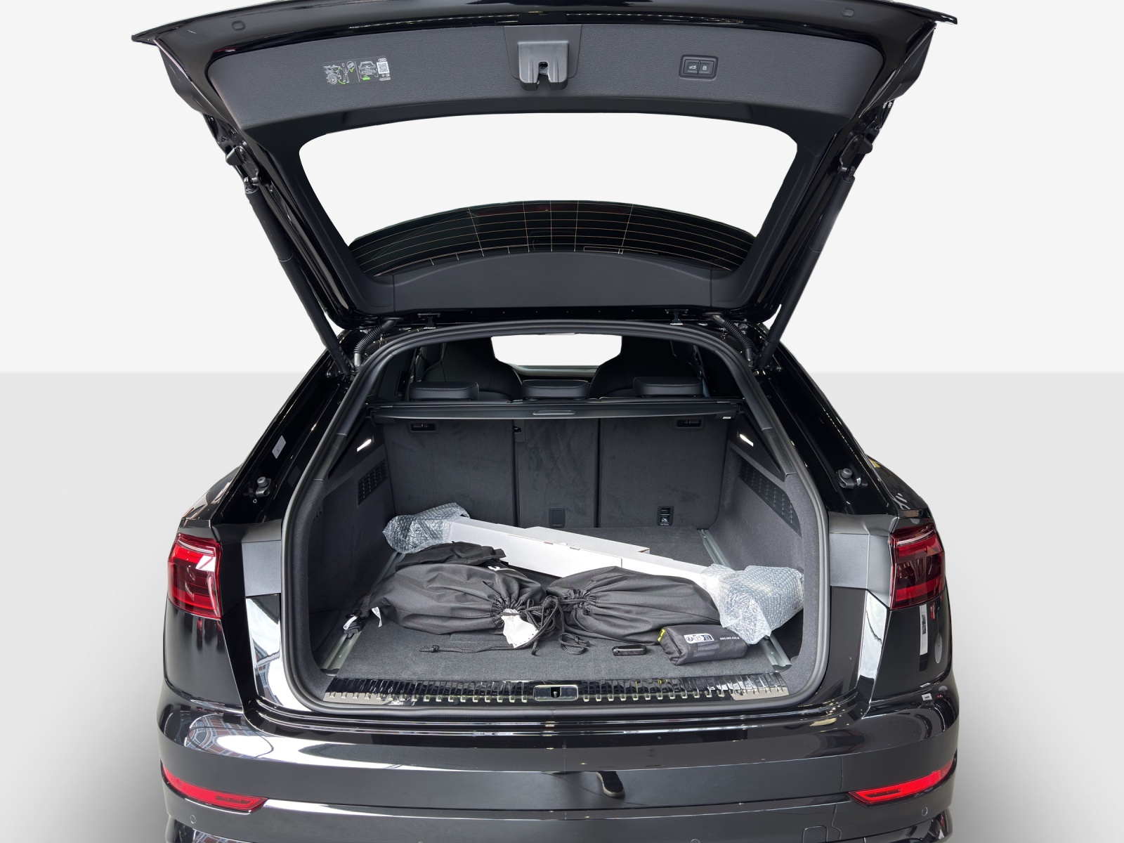 AUDI Q8 SUV TFSI e quattro 360 kW tiptronic-image-12