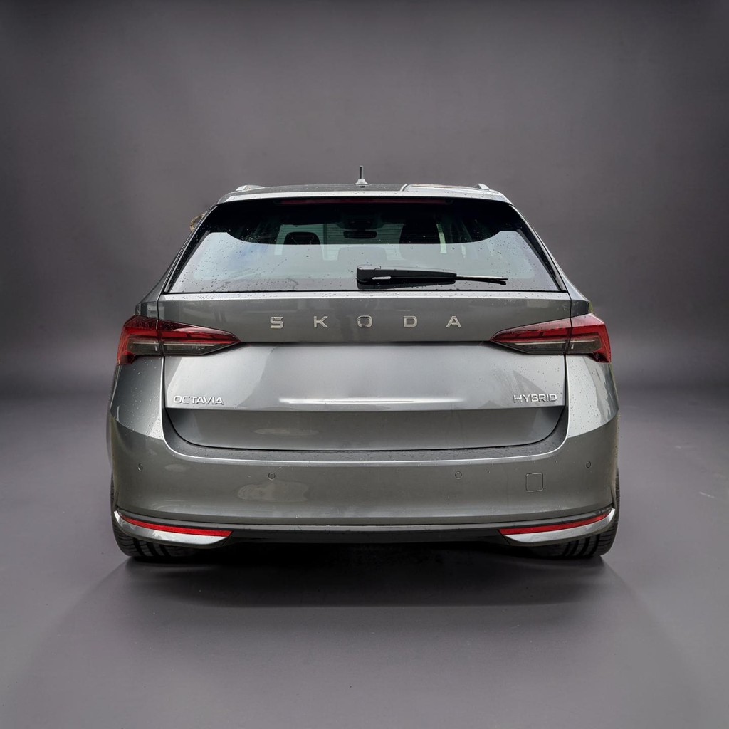 SKODA Octavia Combi 1.5 TSI mHEV DSG Selection-image-2