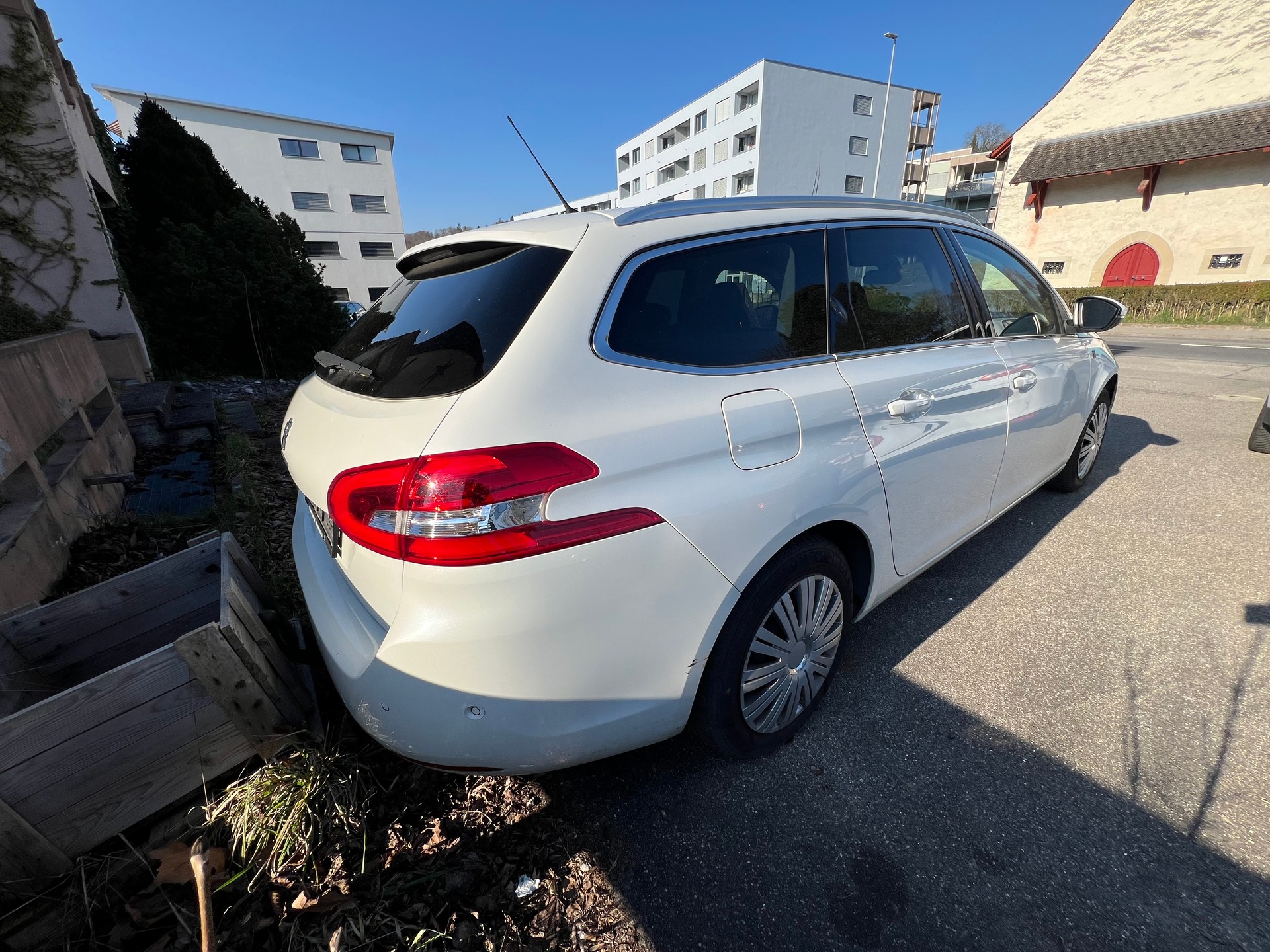 PEUGEOT 308 SW 1.5 BlueHDI Tech Edition EAT8-image-6
