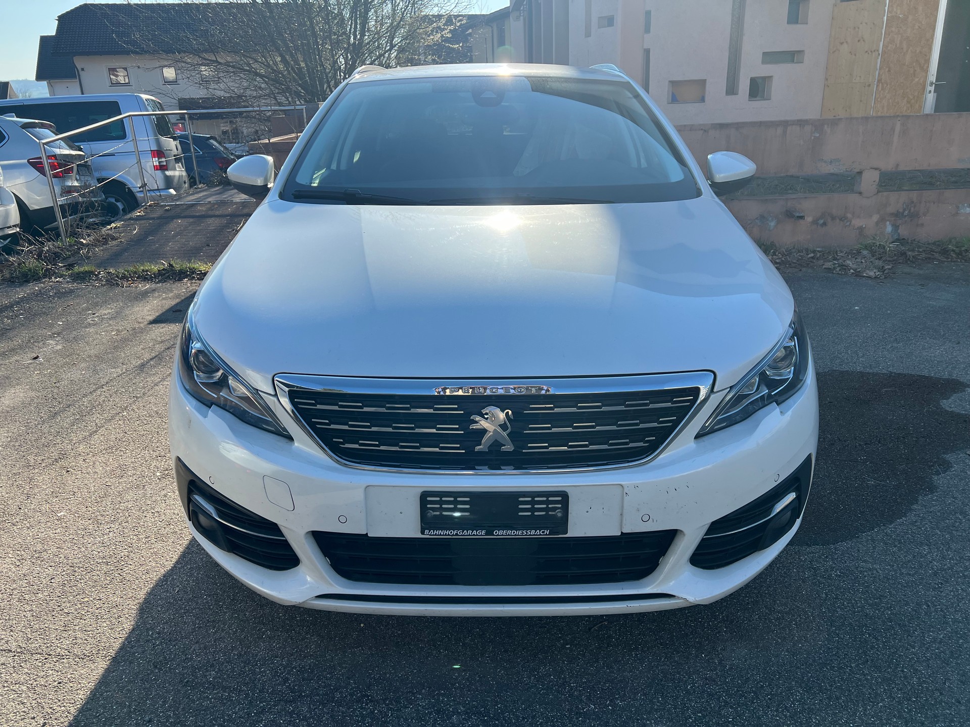PEUGEOT 308 SW 1.5 BlueHDI Tech Edition EAT8-image-1