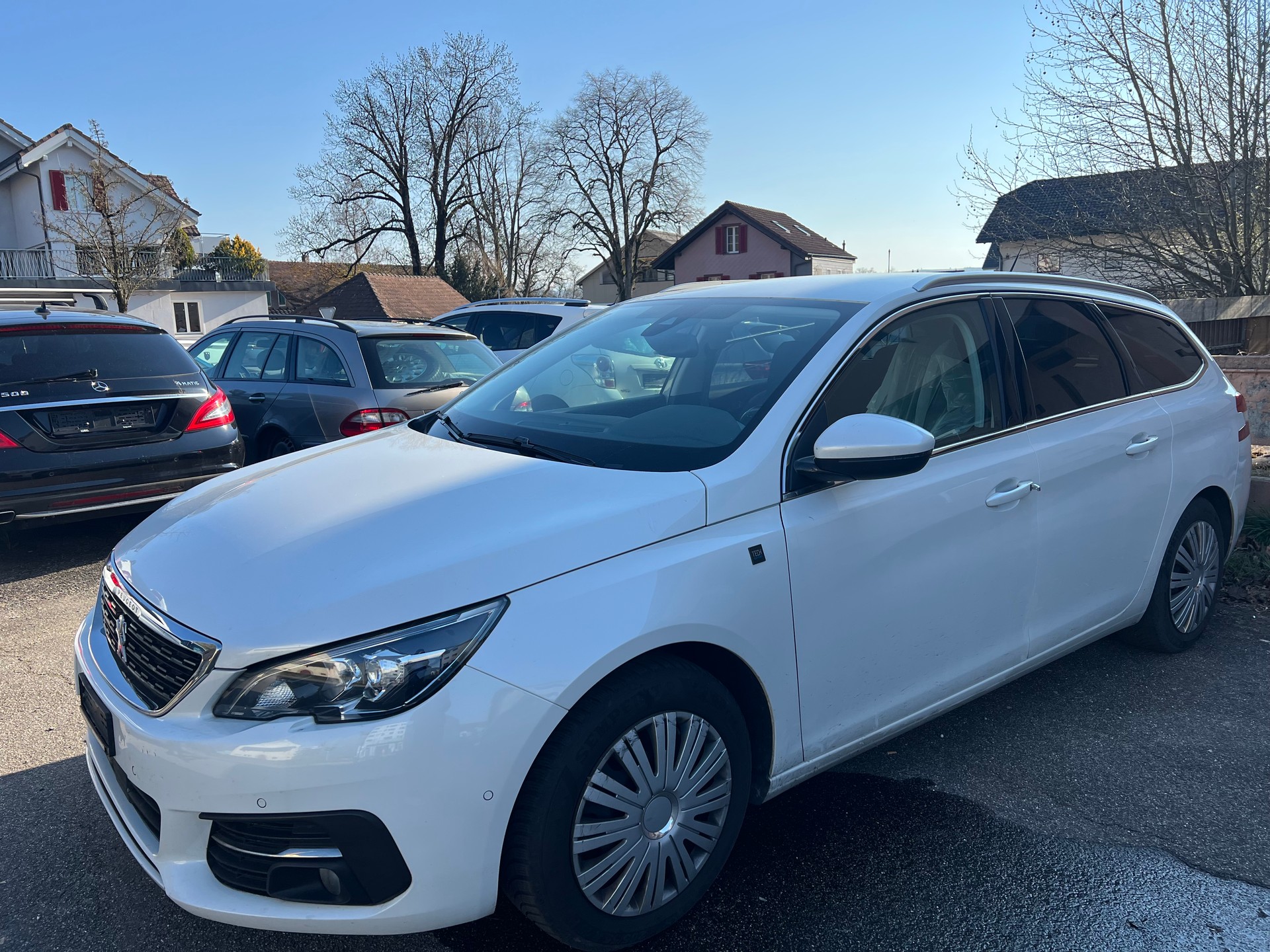 PEUGEOT 308 SW 1.5 BlueHDI Tech Edition EAT8-image-2