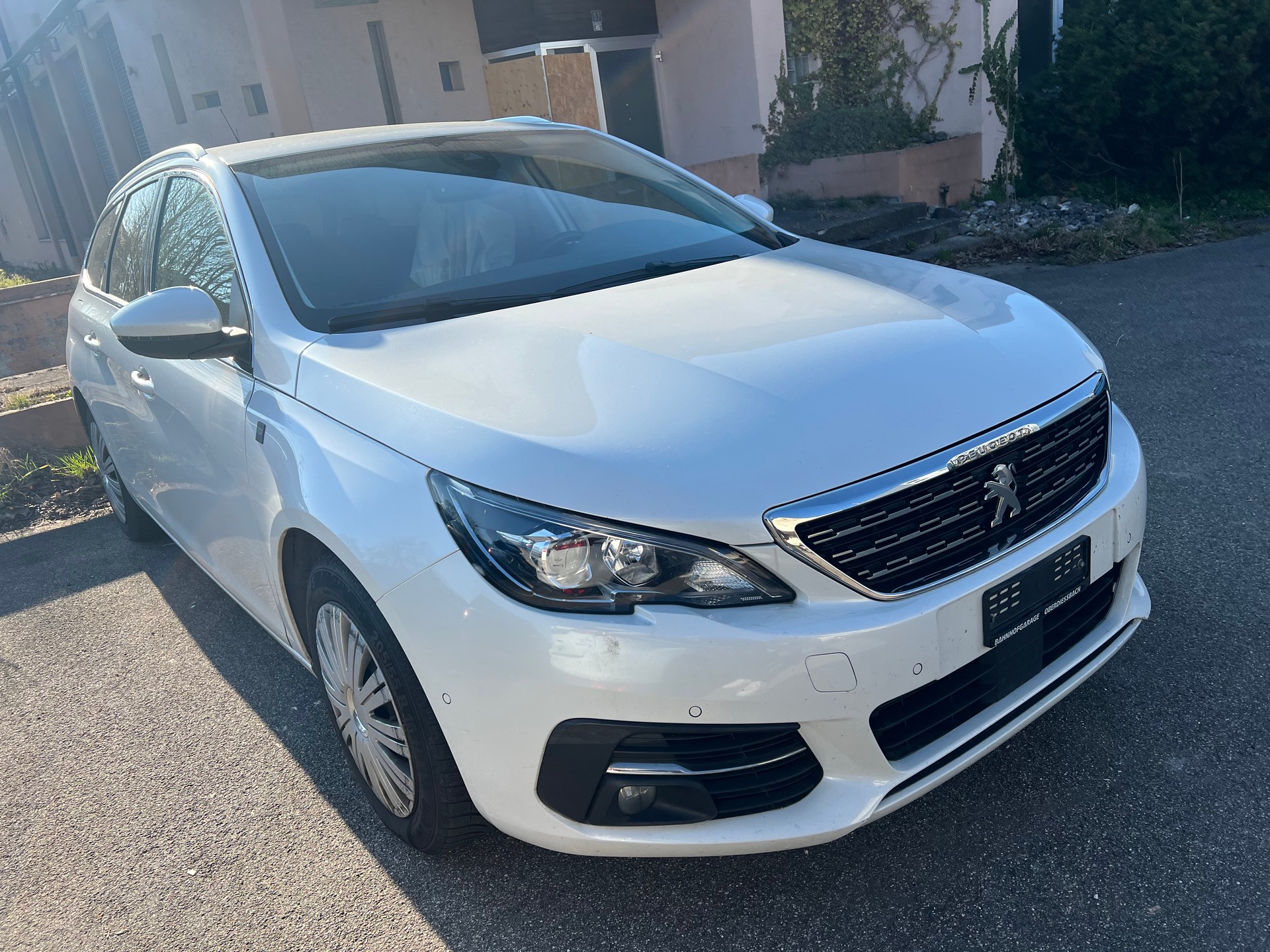 PEUGEOT 308 SW 1.5 BlueHDI Tech Edition EAT8-image-0