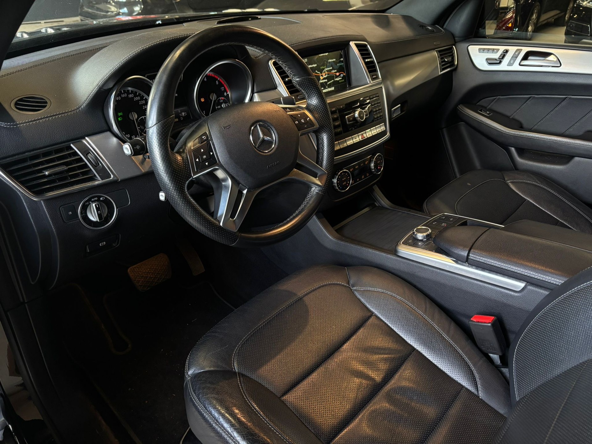 MERCEDES-BENZ GL 350 BlueTEC 4Matic 7G-TRONIC-image-10