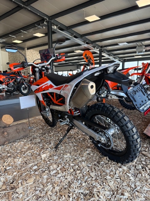 KTM 690 Enduro R-showroom-element-2