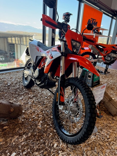KTM 690 Enduro R-showroom-element-3