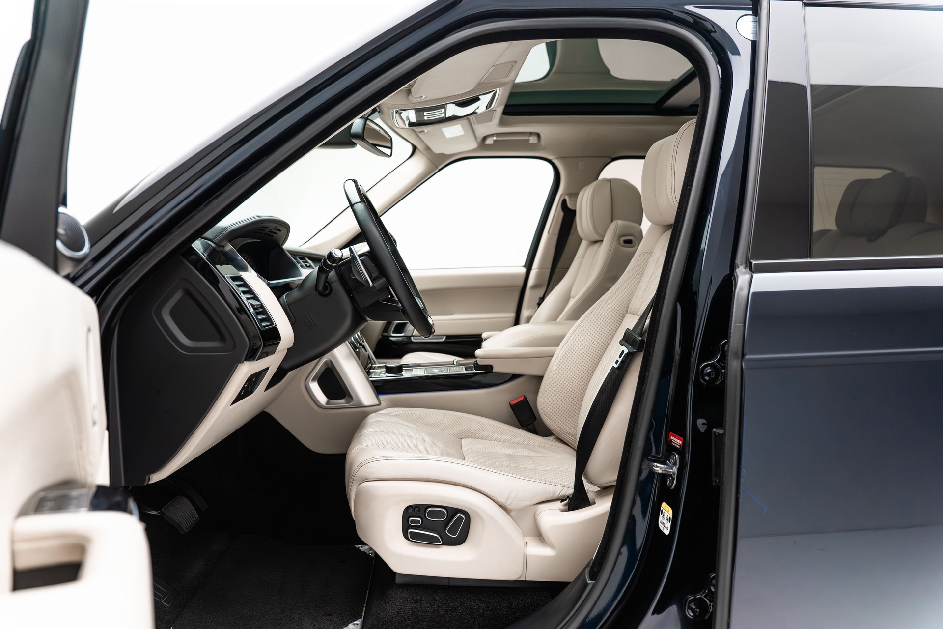 LAND ROVER Range Rover 4.4 SDV8 Autobiography-image-14