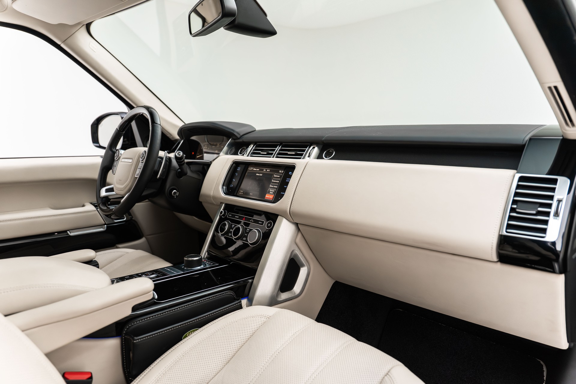 LAND ROVER Range Rover 4.4 SDV8 Autobiography-image-23