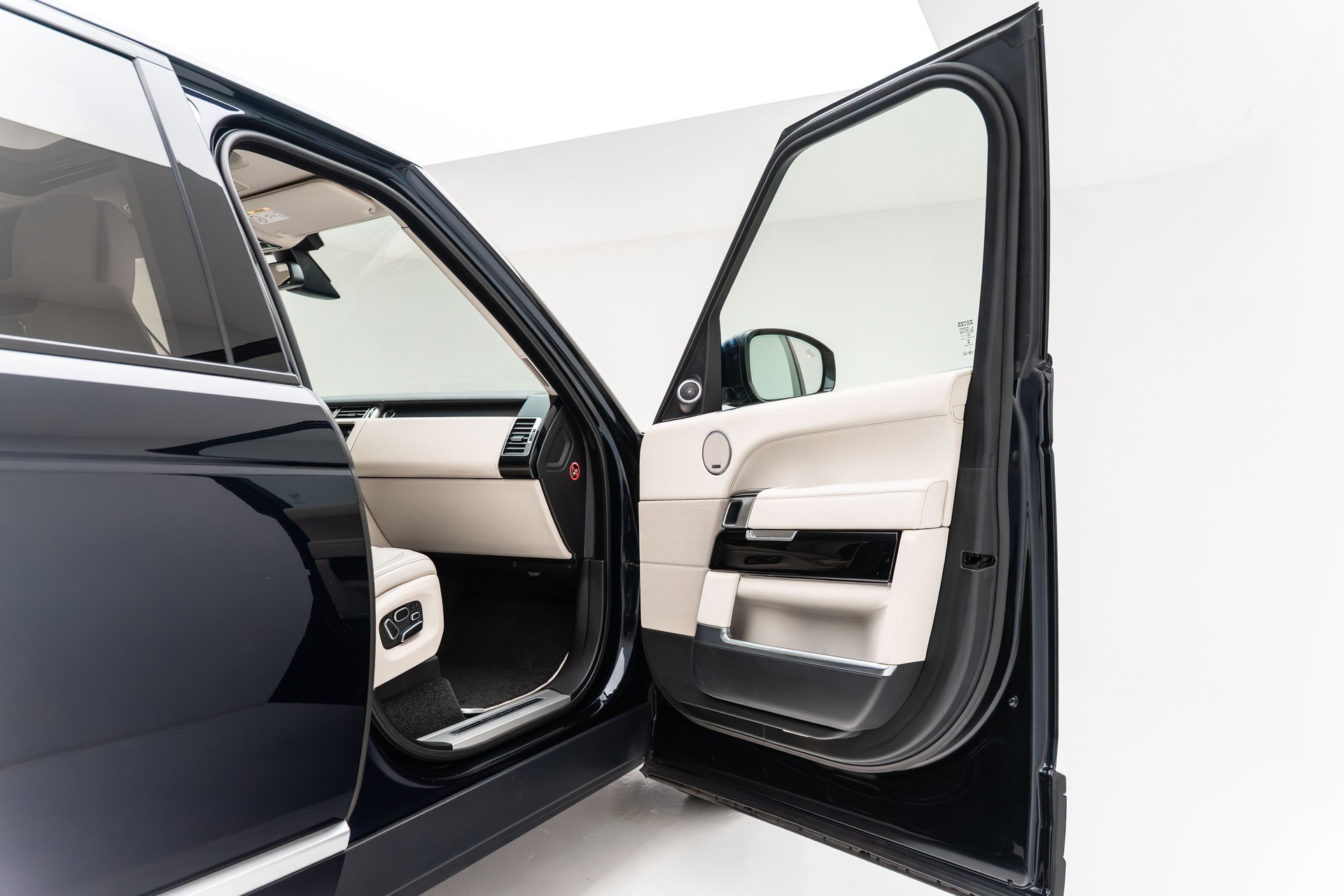 LAND ROVER Range Rover 4.4 SDV8 Autobiography-image-21