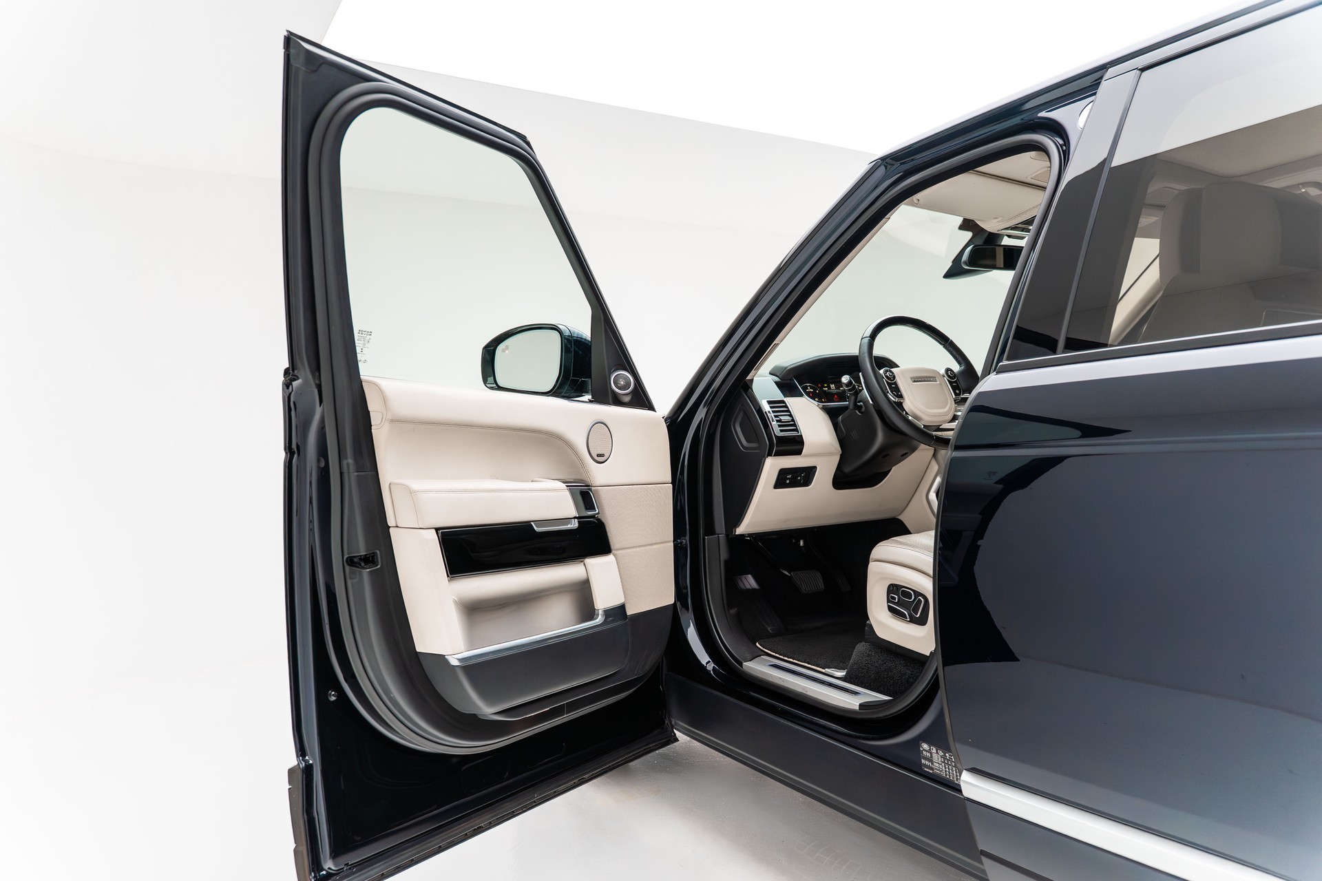 LAND ROVER Range Rover 4.4 SDV8 Autobiography-image-13