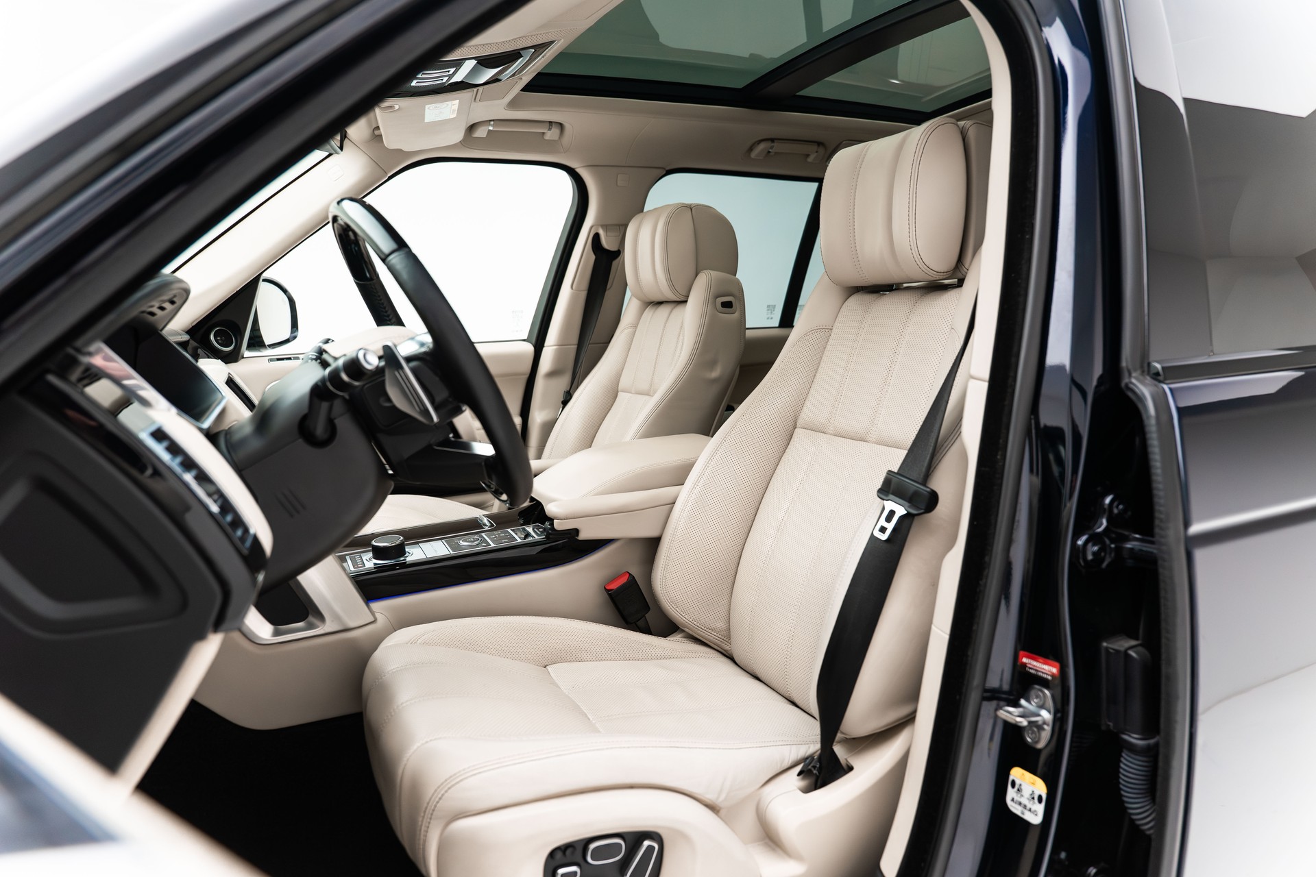 LAND ROVER Range Rover 4.4 SDV8 Autobiography-image-15