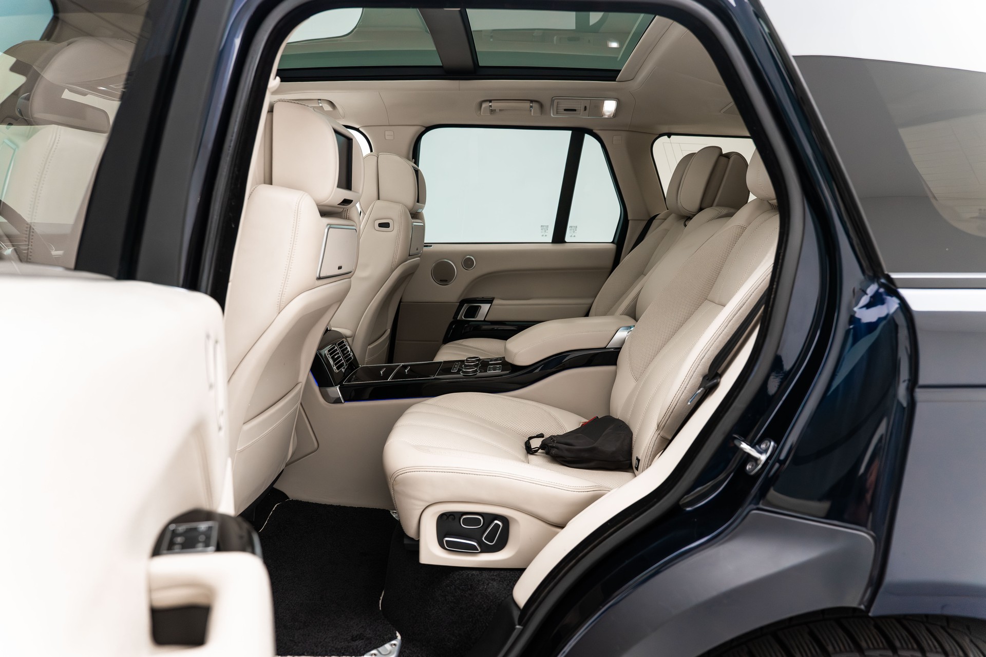 LAND ROVER Range Rover 4.4 SDV8 Autobiography-image-19