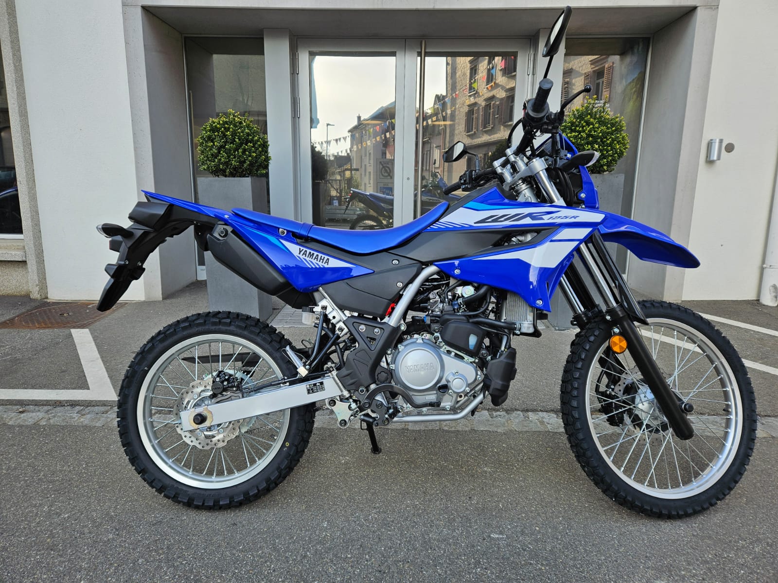 YAMAHA WR 125-A-showroom-element-1