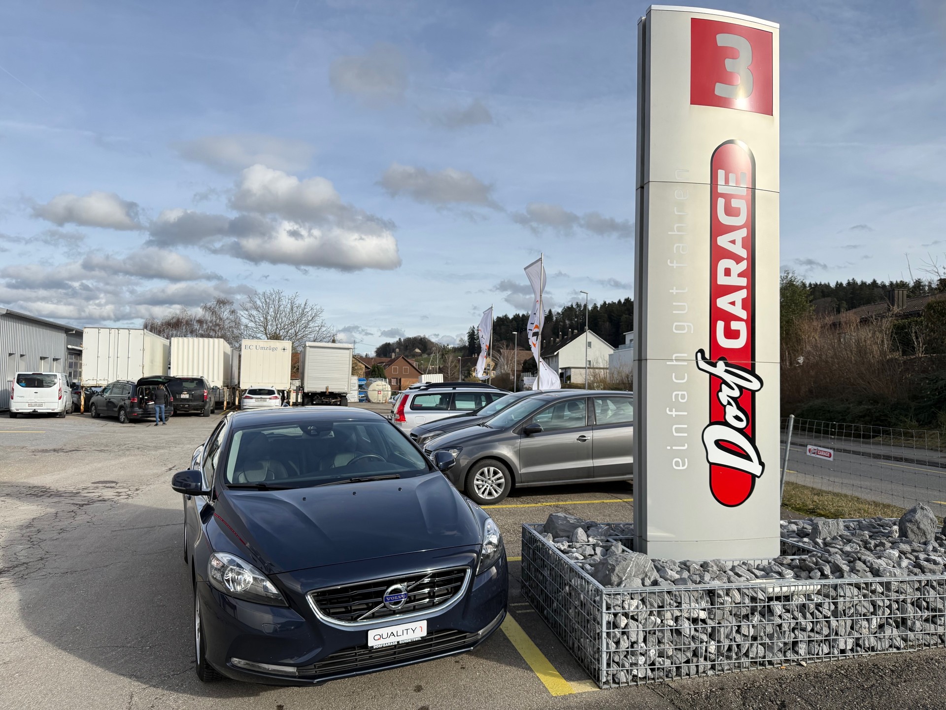 VOLVO V40 D3 Momentum Geartronic-image-1
