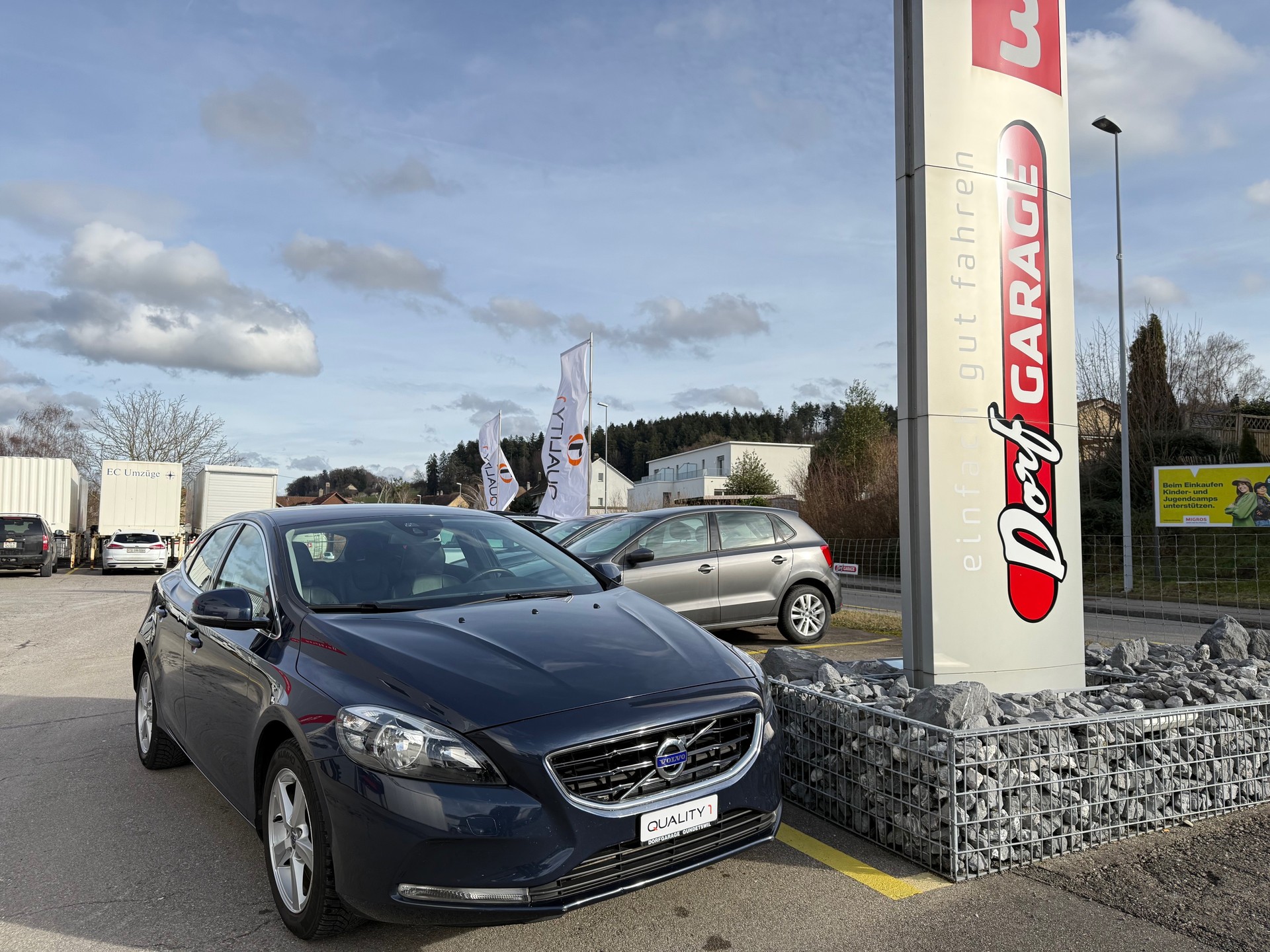 VOLVO V40 D3 Momentum Geartronic-image-2