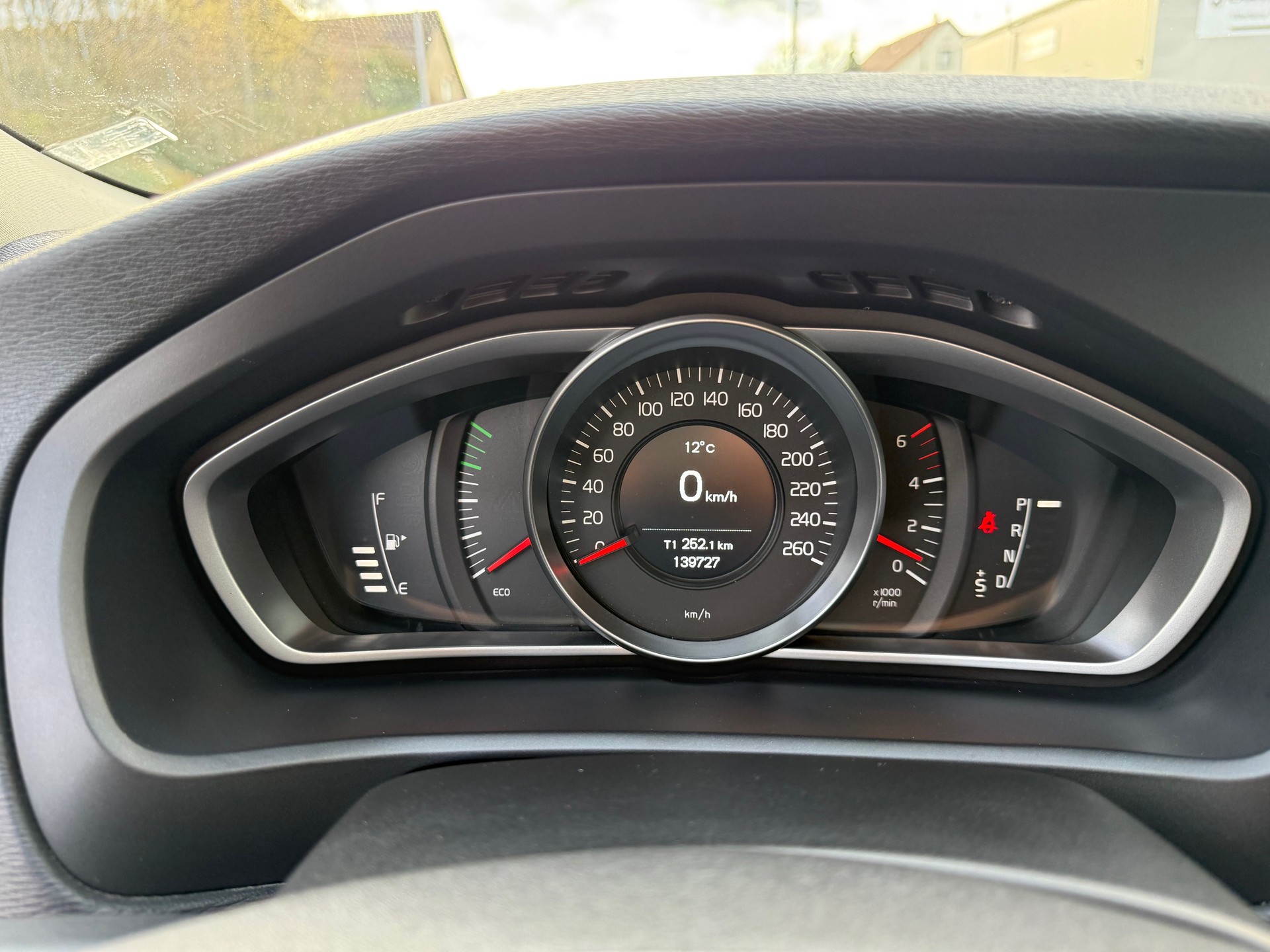 VOLVO V40 D3 Momentum Geartronic-image-7
