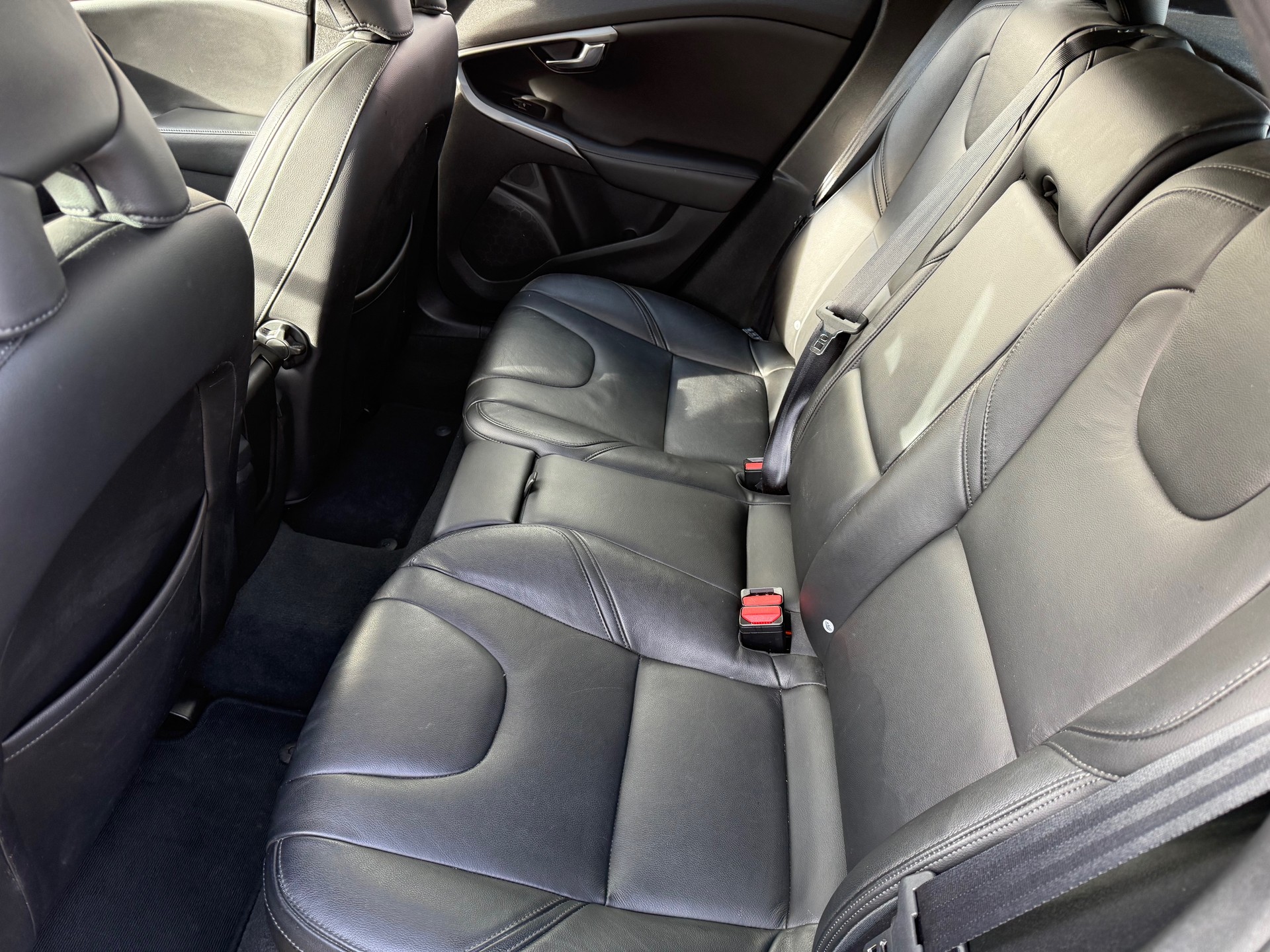 VOLVO V40 D3 Momentum Geartronic-image-4