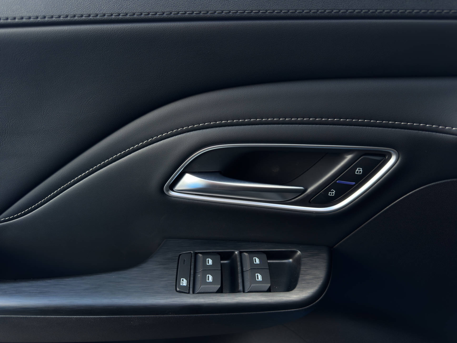 MG ZS 1.5 Hybrid+ Luxury-image-13