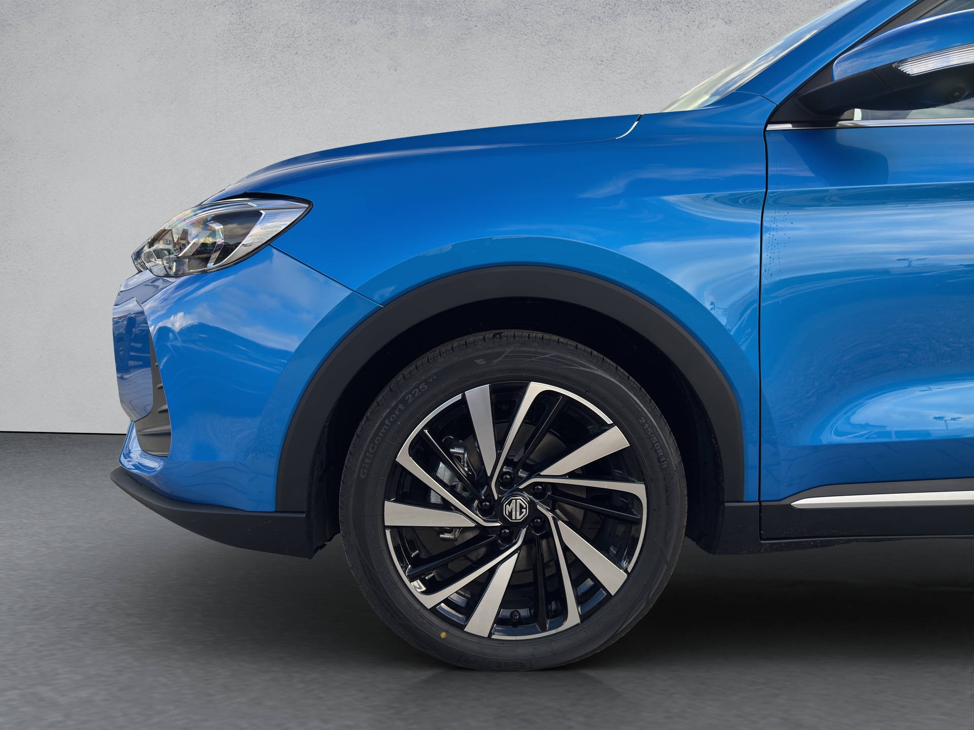MG ZS 1.5 Hybrid+ Luxury-image-2