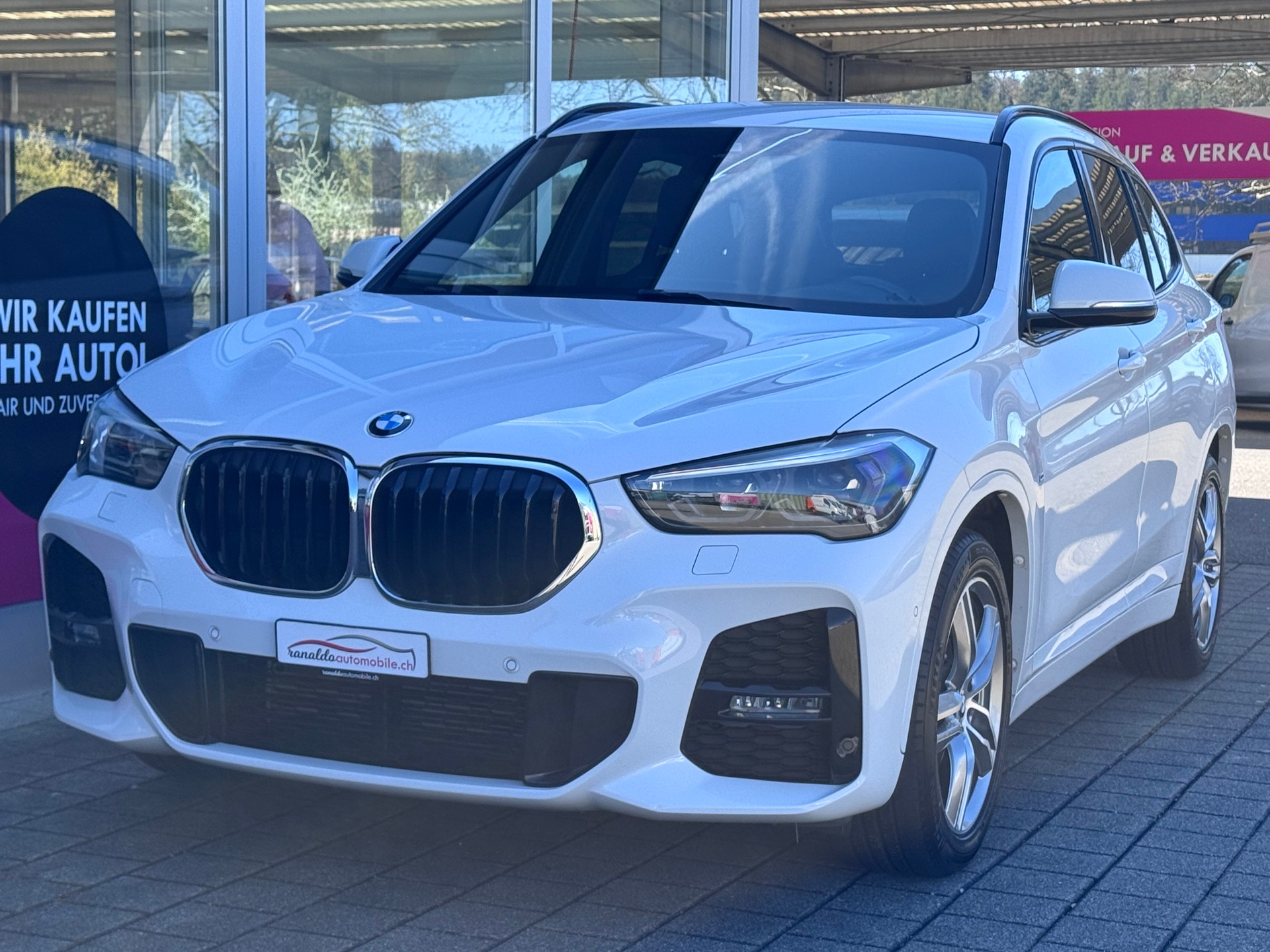 BMW X1 xDrive 18d M-SPORTPAKET++4x4+LED Scheinwerfer+Navi+Rückfahrkamera+Head Up Display+Getönte Scheiben+Komfortzugang+Tempomat+-image-1