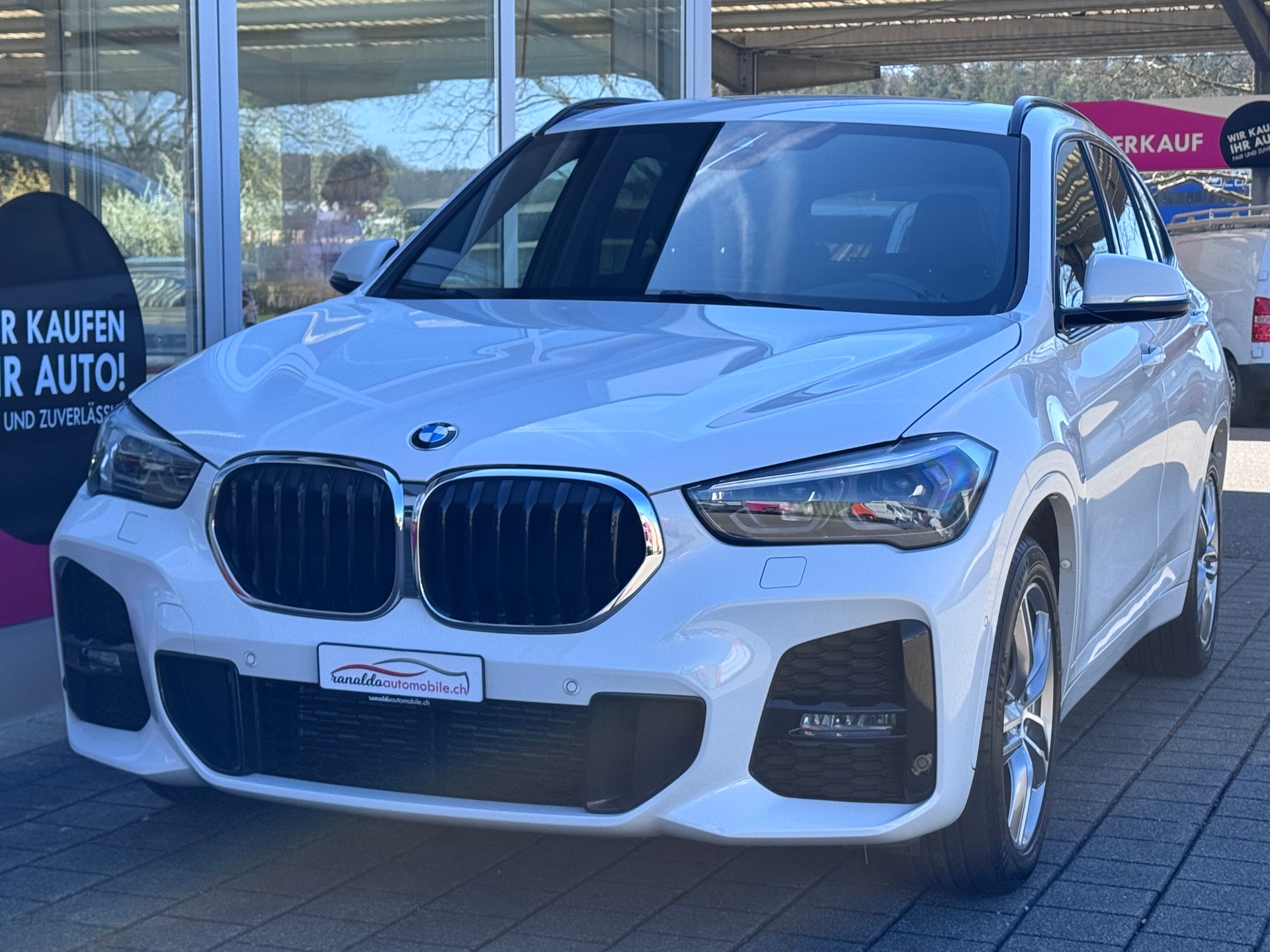 BMW X1 xDrive 18d M-SPORTPAKET++4x4+LED Scheinwerfer+Navi+Rückfahrkamera+Head Up Display+Getönte Scheiben+Komfortzugang+Tempomat+-image-0