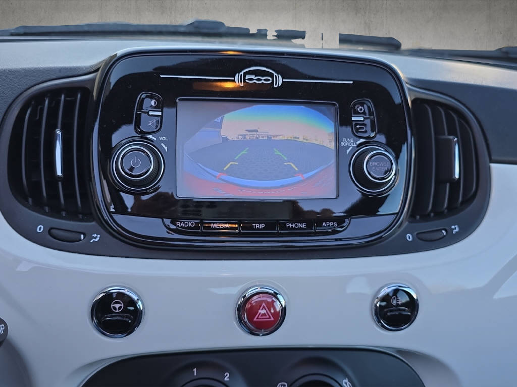 FIAT 500 C 1.0 Hybrid Cult-image-11