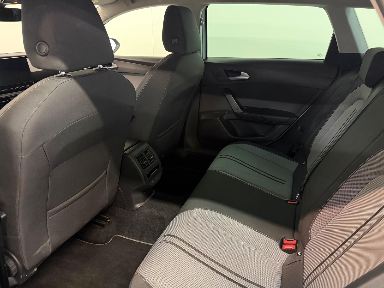 SEAT Leon ST 2.0 TDI EVO DSG Style-image-16