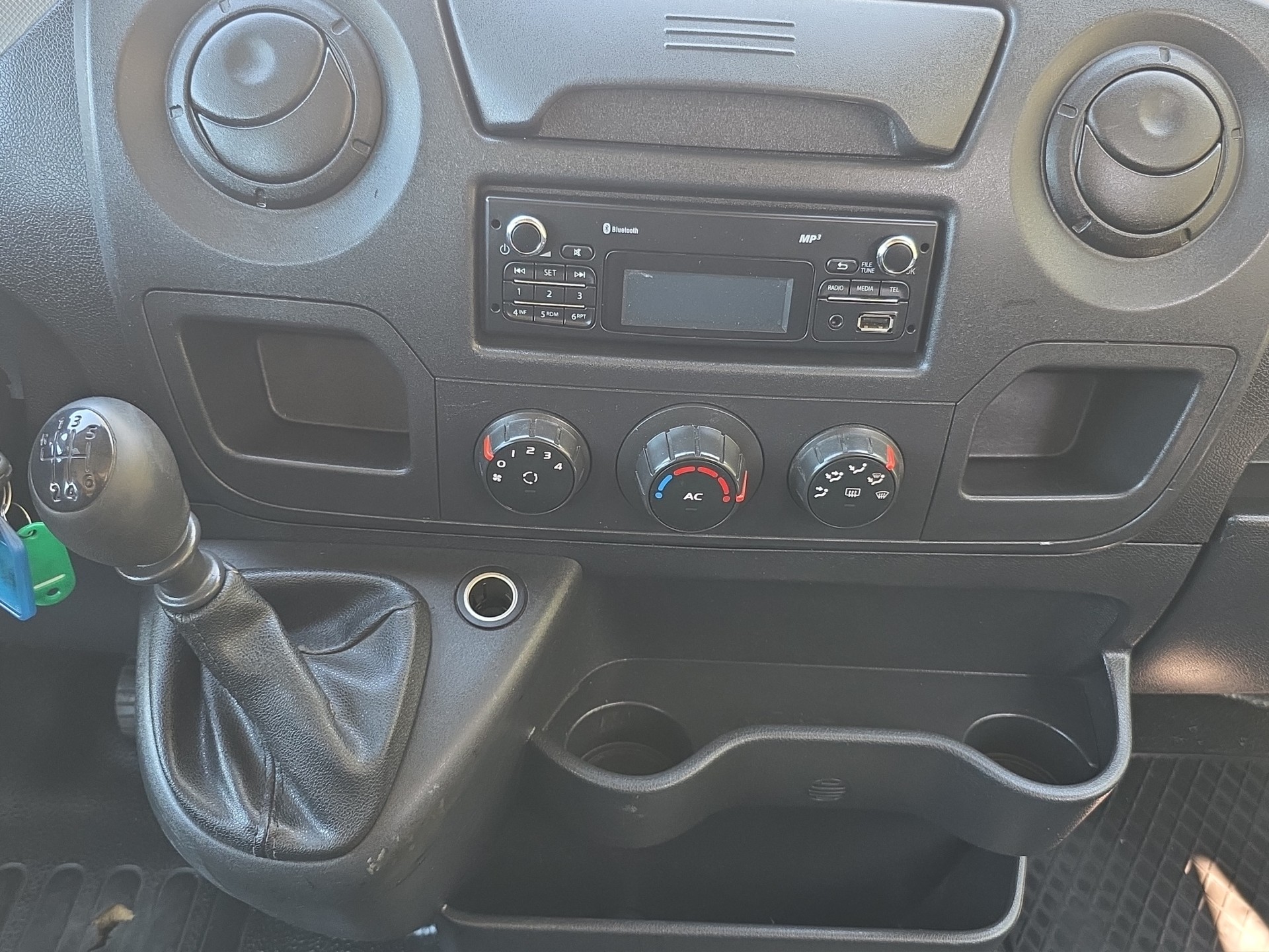 RENAULT Master T35 2.3dCi L2H2 A-image-9