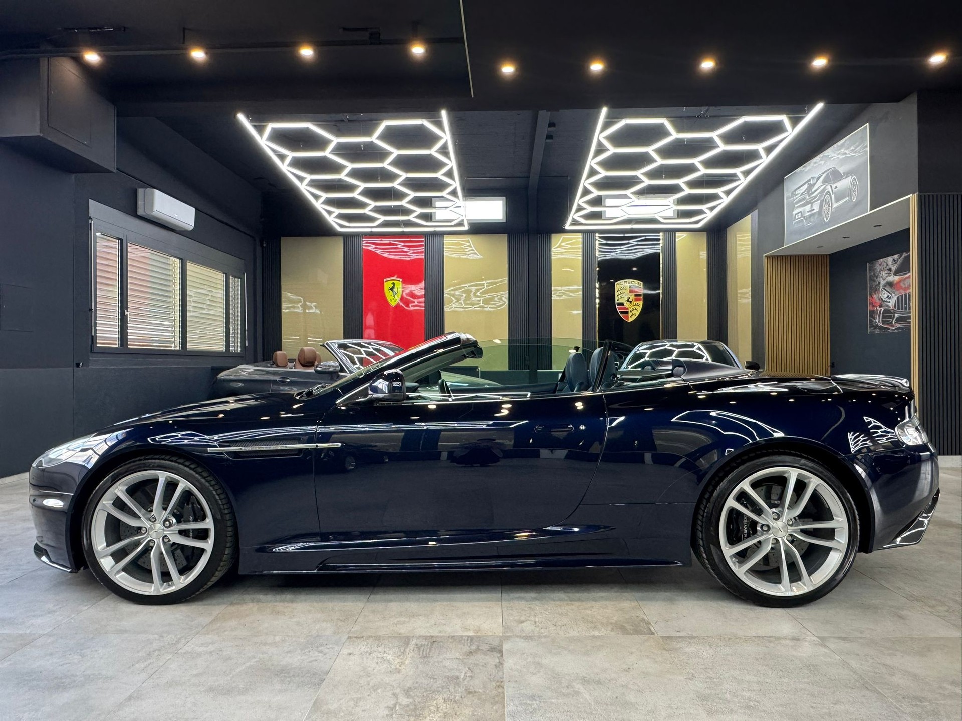 ASTON MARTIN DBS Volante Touchtronic 2-image-7