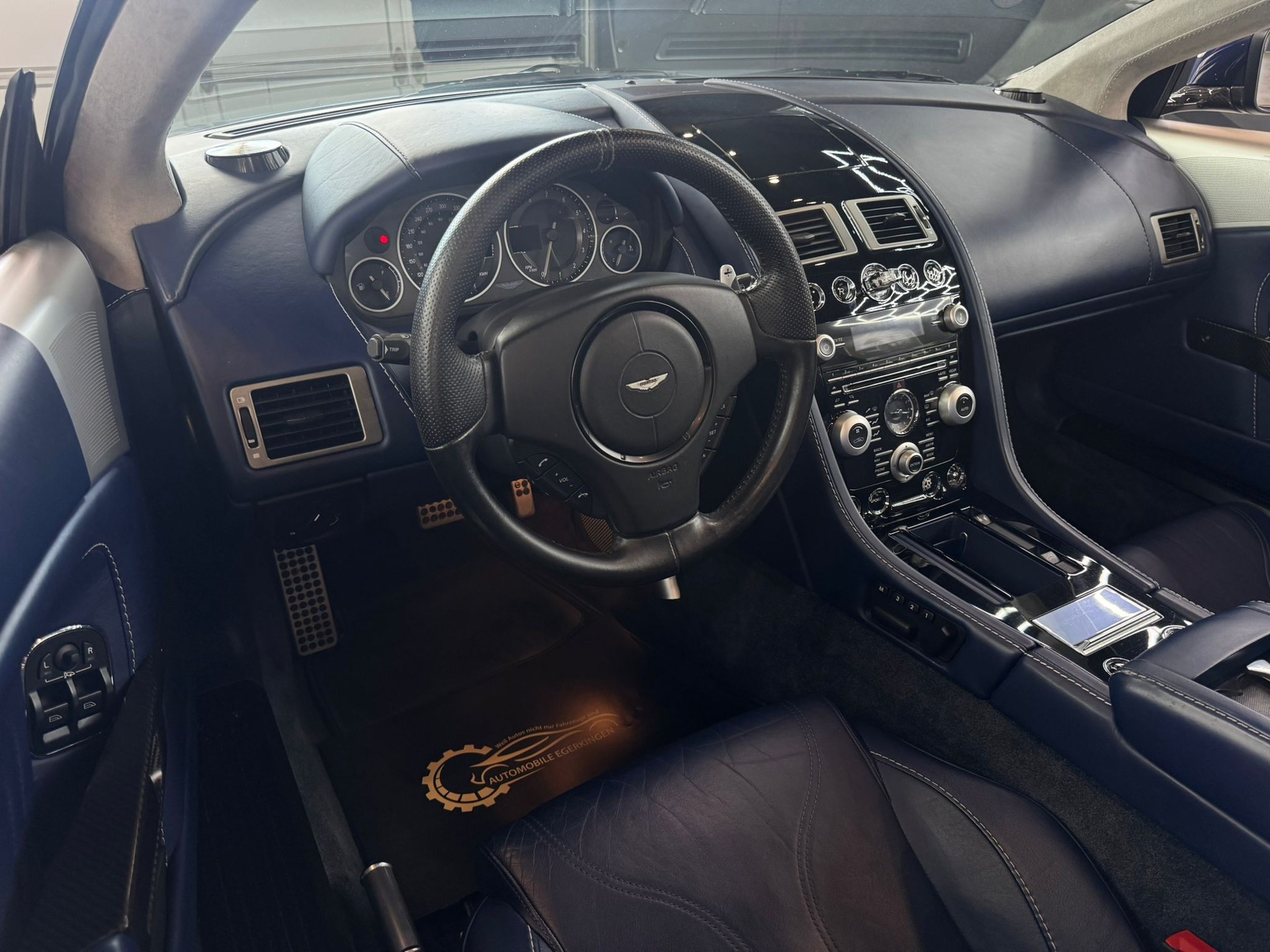 ASTON MARTIN DBS Volante Touchtronic 2-image-8