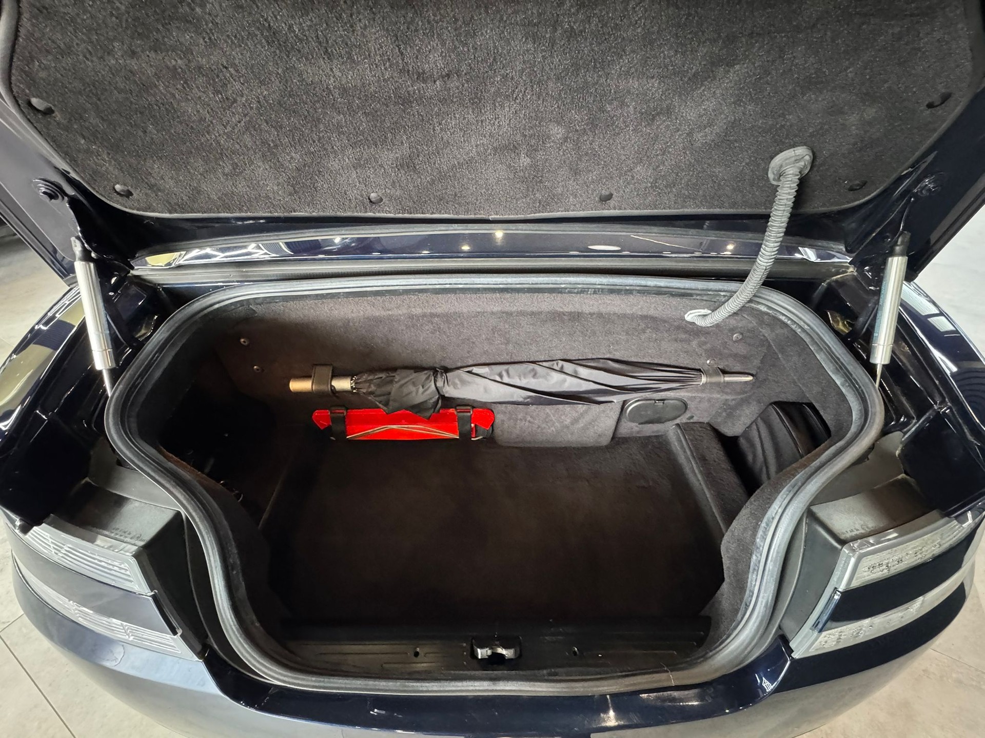 ASTON MARTIN DBS Volante Touchtronic 2-image-13