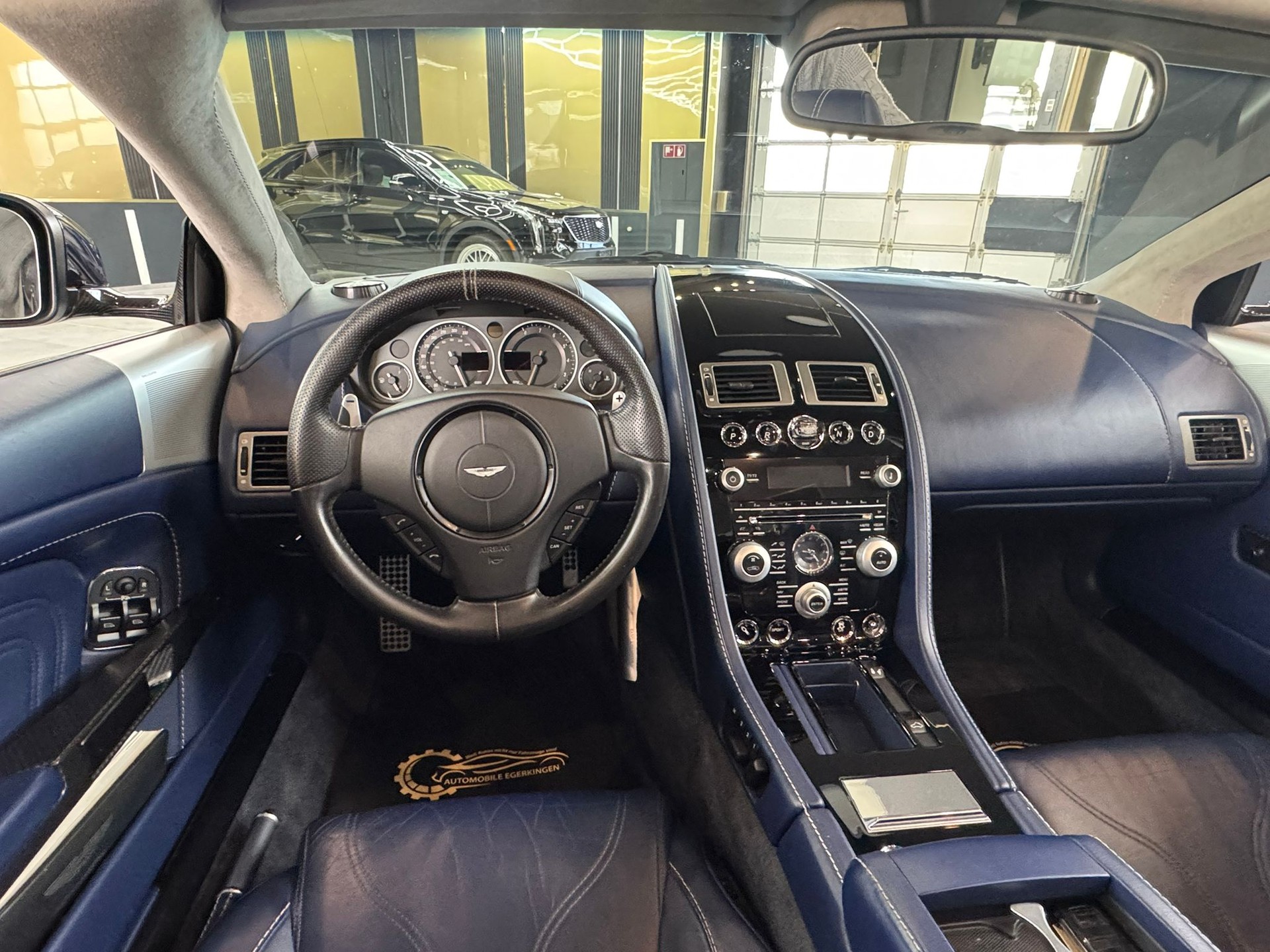 ASTON MARTIN DBS Volante Touchtronic 2-image-12
