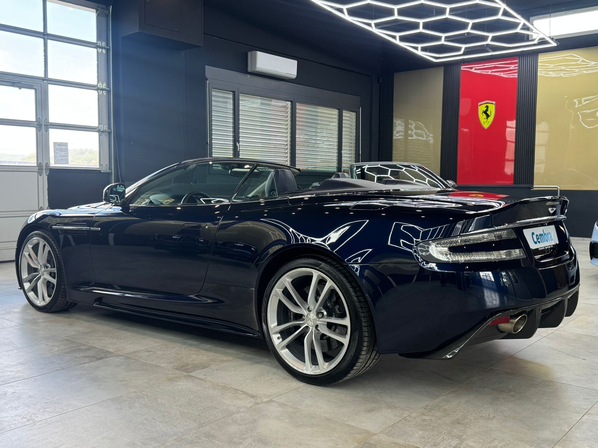 ASTON MARTIN DBS Volante Touchtronic 2-image-6