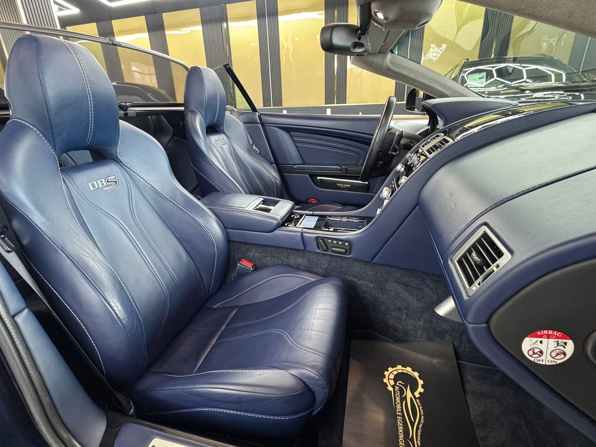 ASTON MARTIN DBS Volante Touchtronic 2-image-10