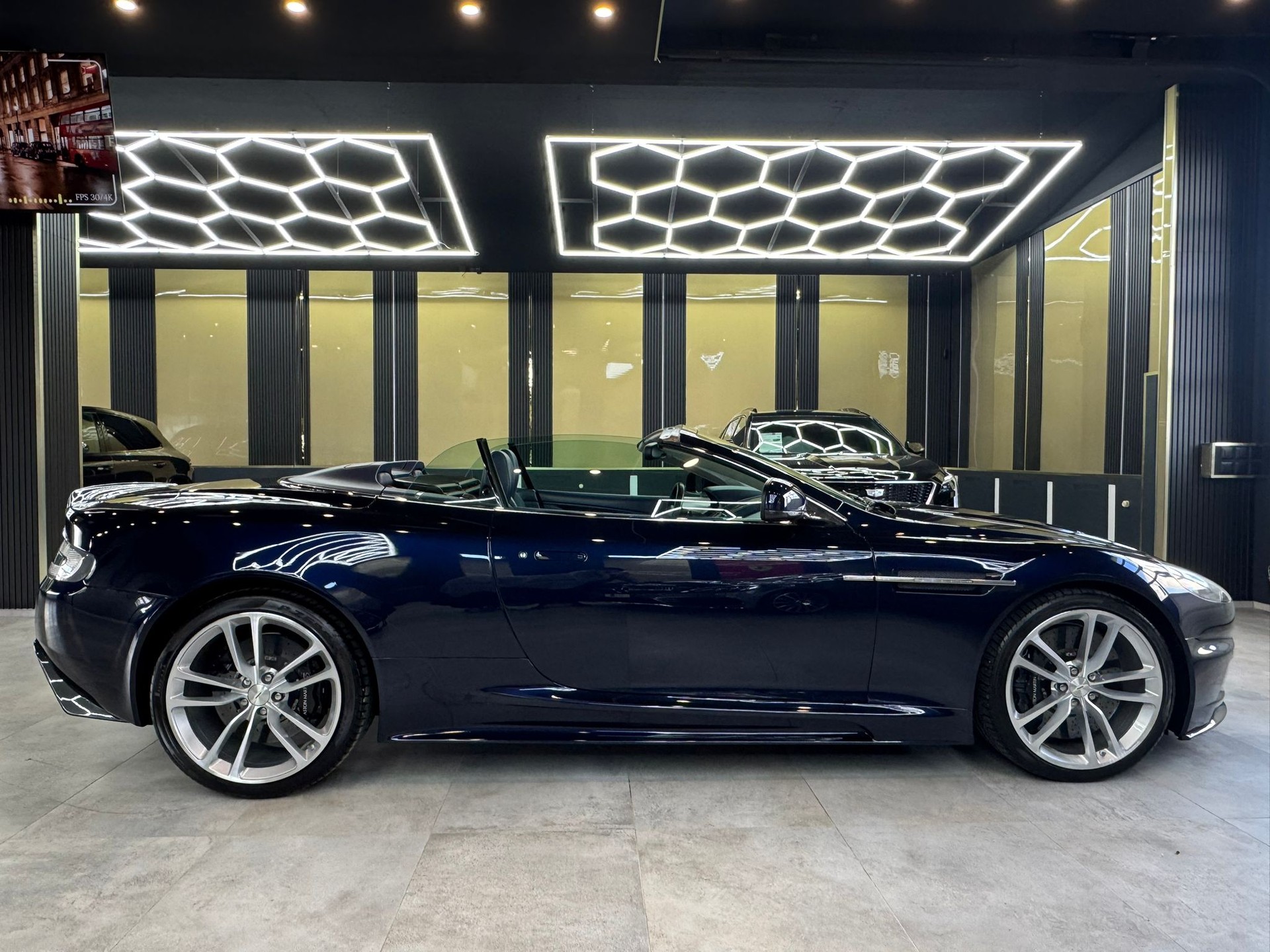 ASTON MARTIN DBS Volante Touchtronic 2-image-3