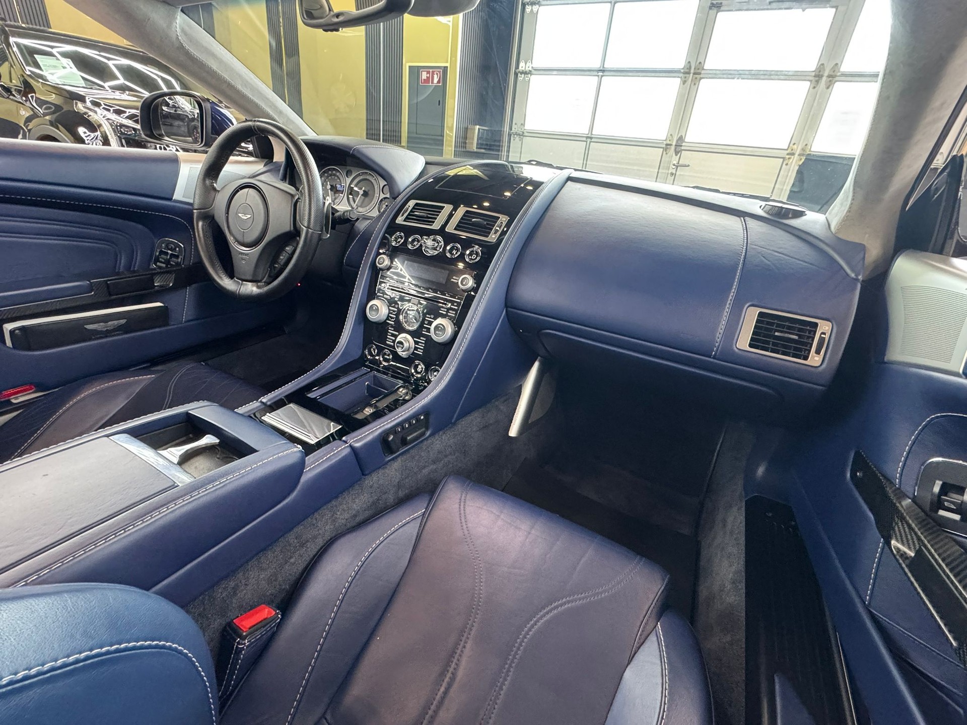 ASTON MARTIN DBS Volante Touchtronic 2-image-9