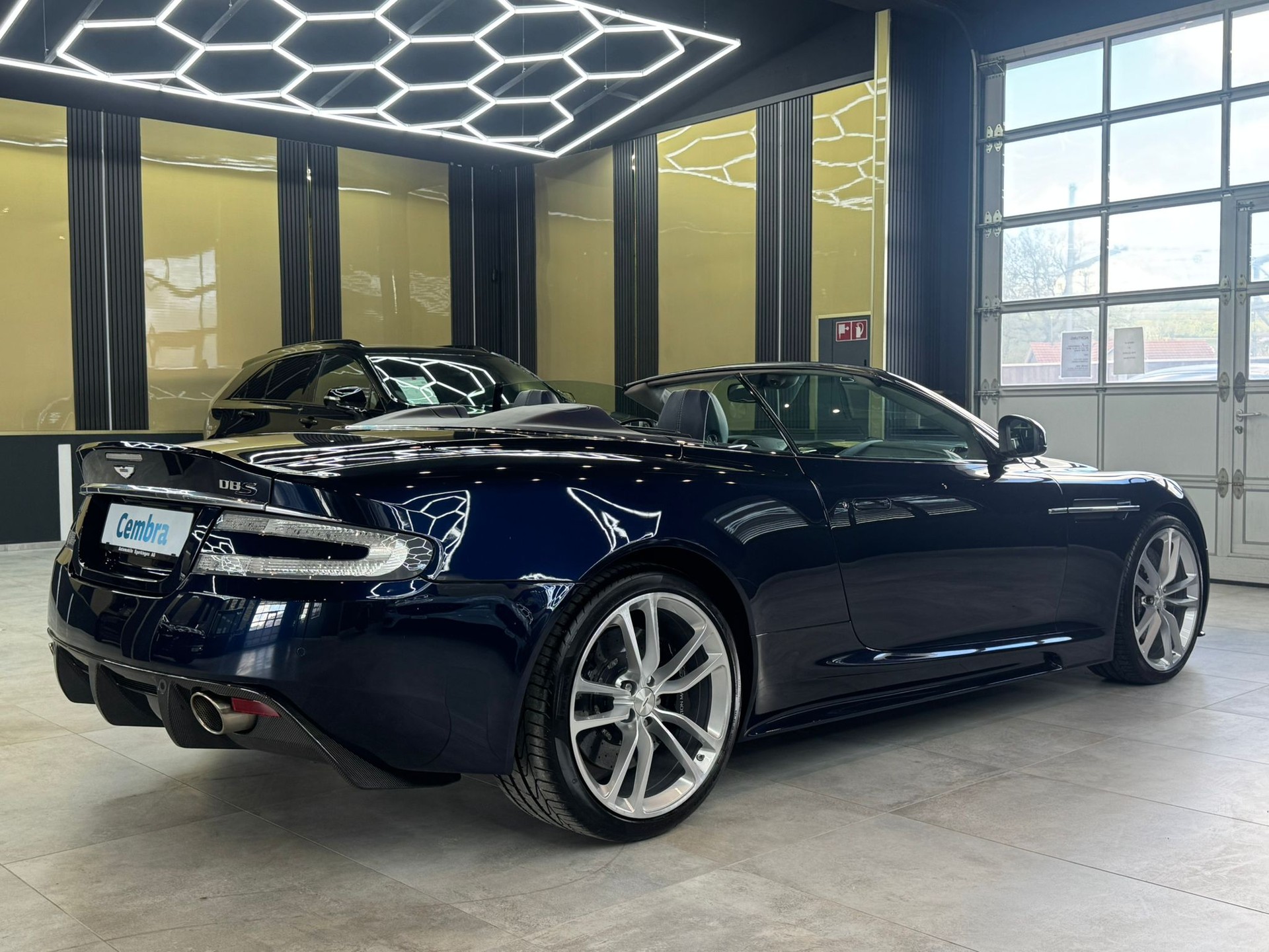 ASTON MARTIN DBS Volante Touchtronic 2-image-4