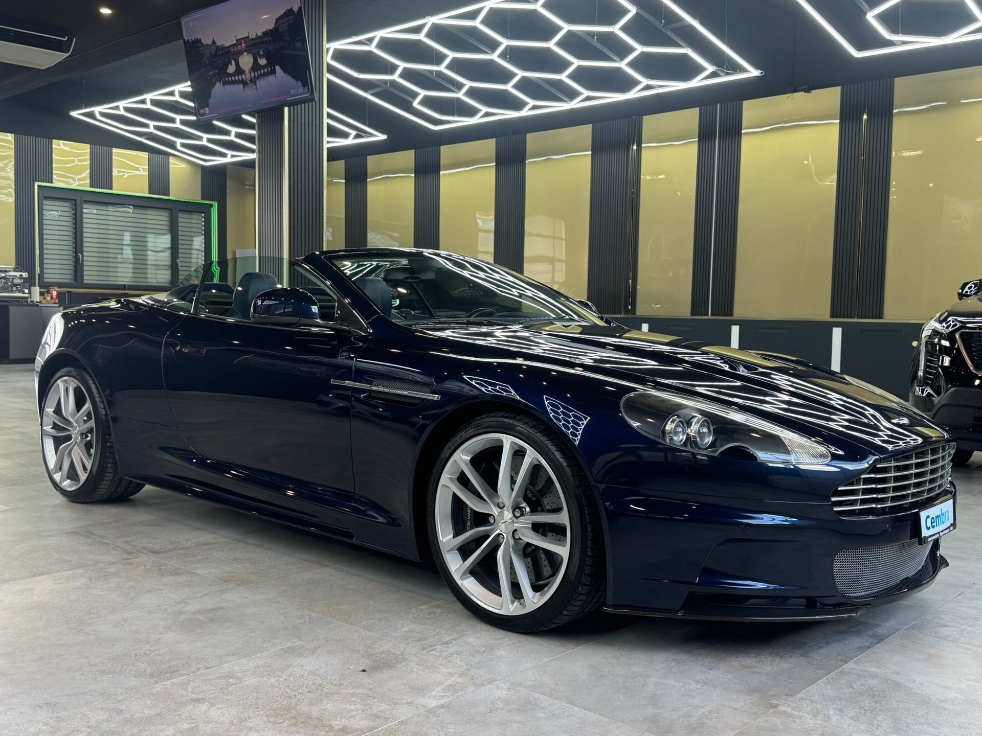 ASTON MARTIN DBS Volante Touchtronic 2-image-2