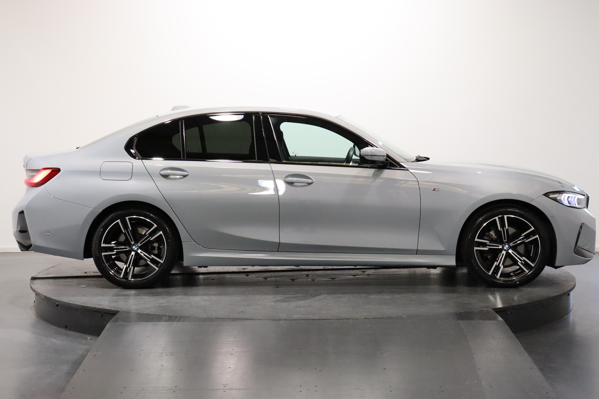 BMW 320d xDrive SAG-image-3