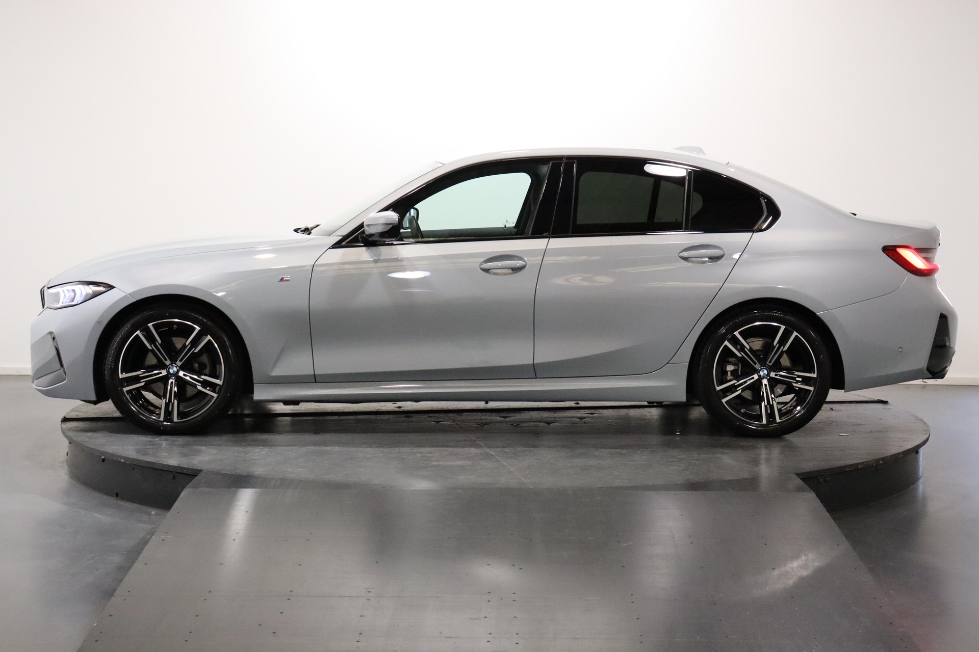 BMW 320d xDrive SAG-image-1