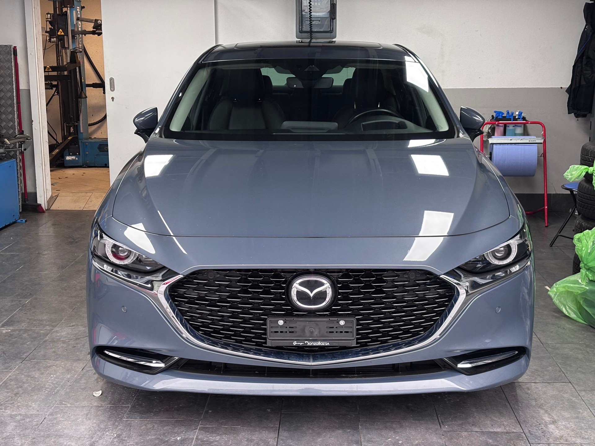 MAZDA 3 Sedan SKYACTIV-X M Hybrid 186 Revolution Automat-showroom-element-1