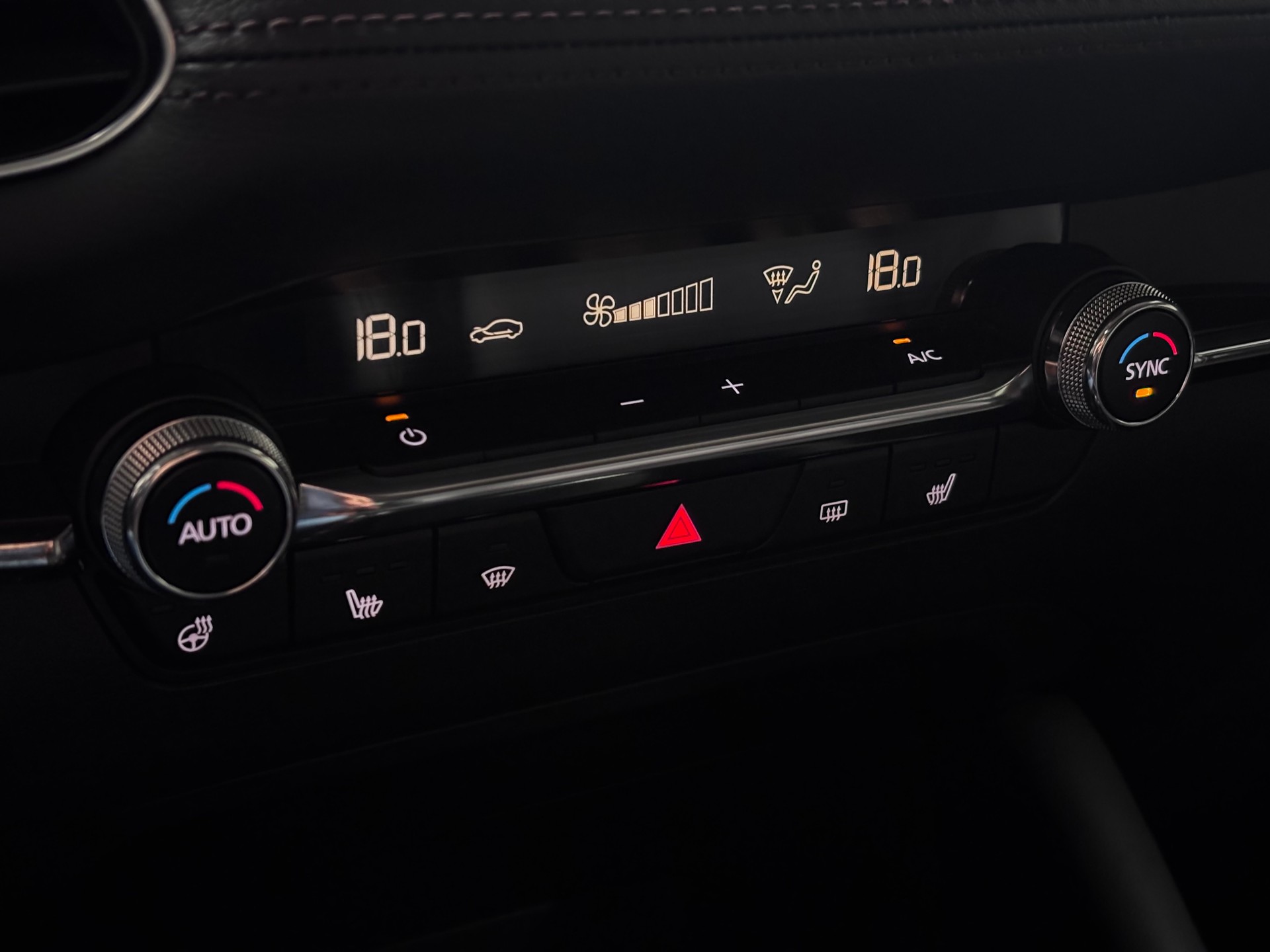 MAZDA 3 Sedan SKYACTIV-X M Hybrid 186 Revolution Automat-image-16