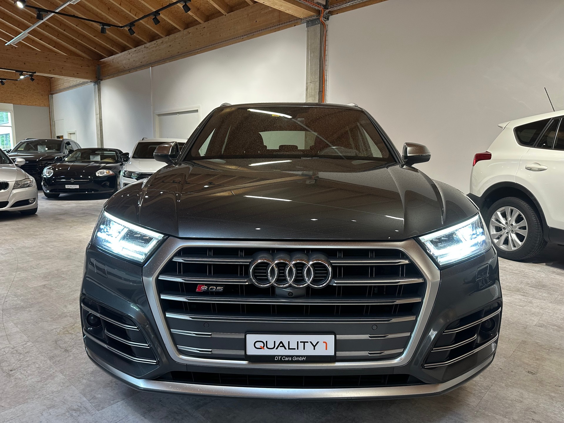 AUDI SQ5 3.0 TFSI quattro S-tronic/1. Jahr Garantie/Lückenlos Amag-Servicegepflegt/Komplett neue Bremsen!-showroom-element-1