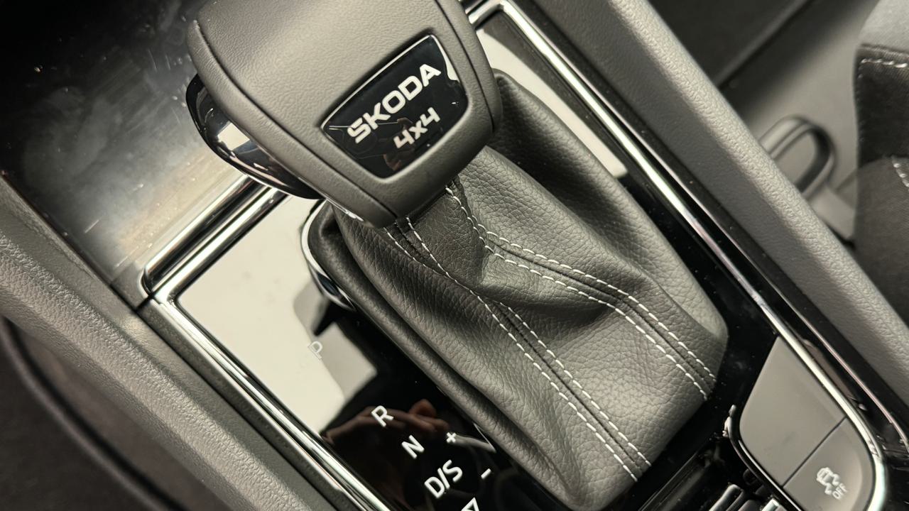 SKODA Karoq 2.0 TSI SportLine 4x4-image-10