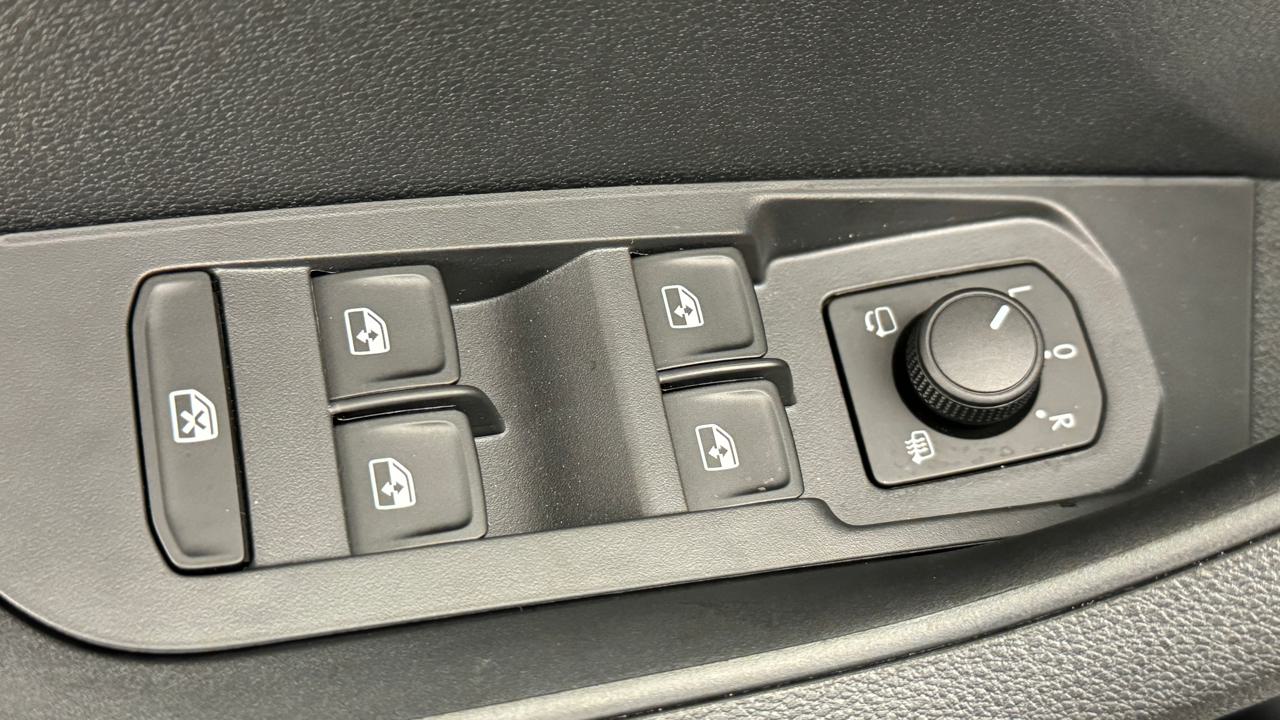 SKODA Karoq 2.0 TSI SportLine 4x4-image-8