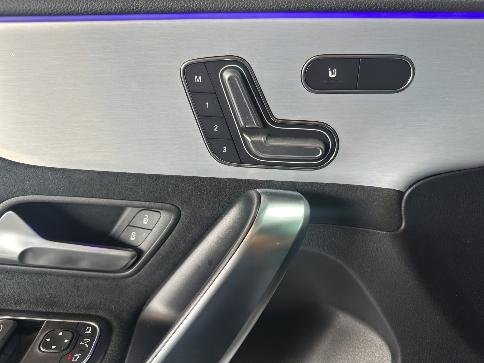 MERCEDES-BENZ A 35 AMG 4Matic Speedshift-image-12