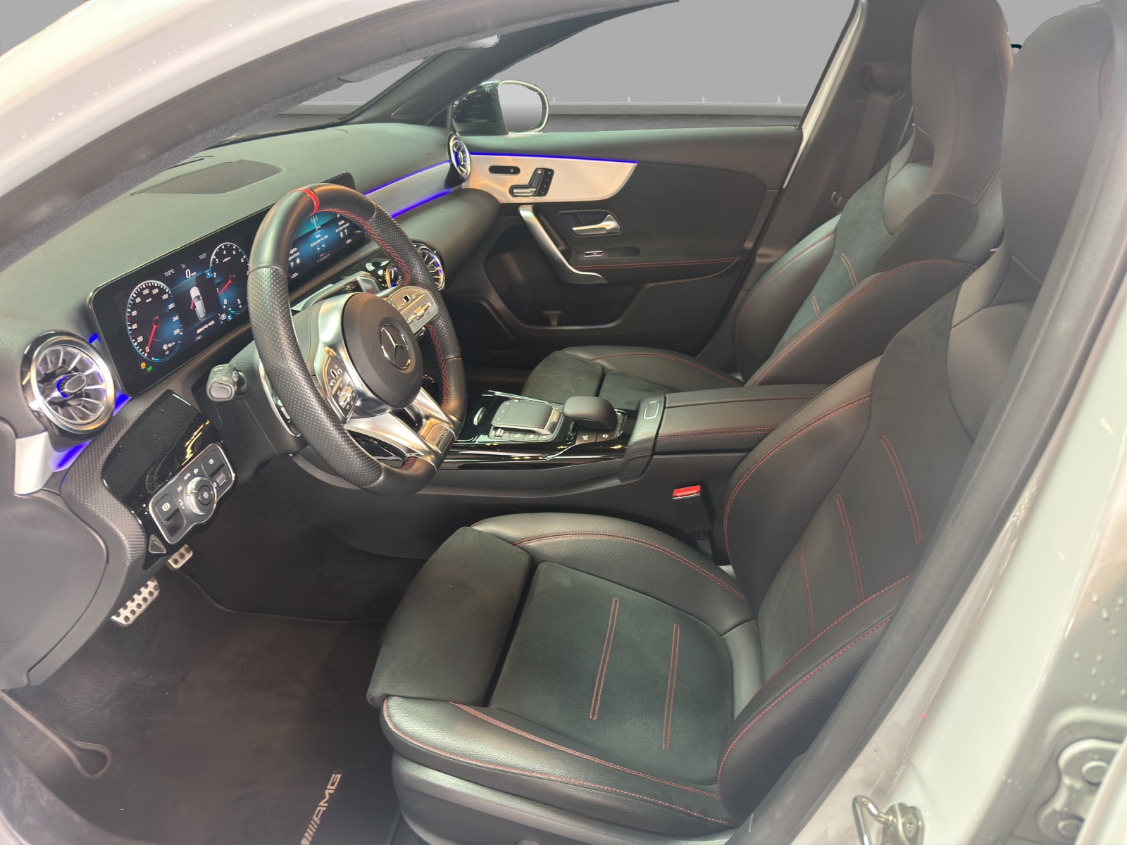 MERCEDES-BENZ A 35 AMG 4Matic Speedshift-image-7