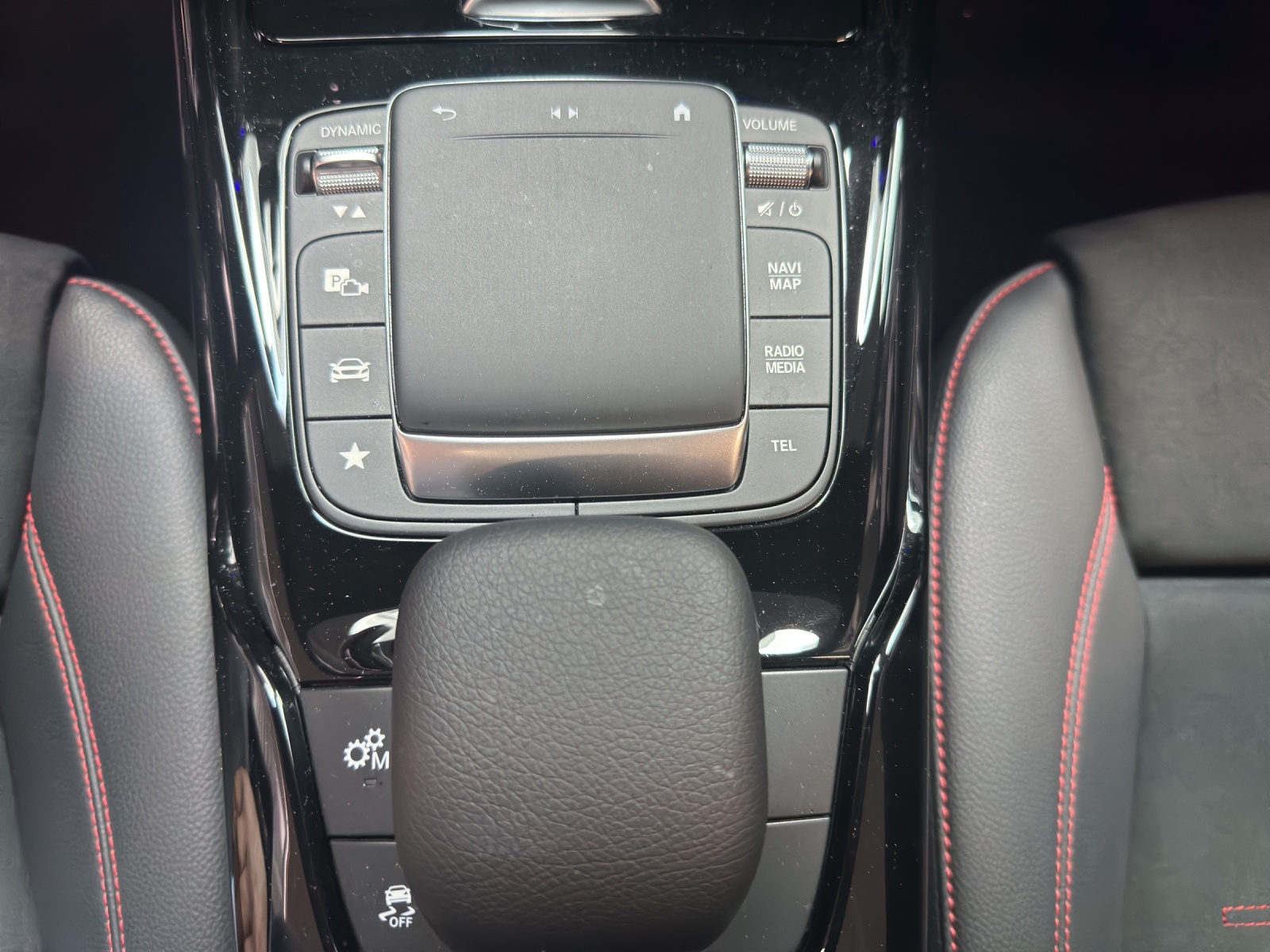 MERCEDES-BENZ A 35 AMG 4Matic Speedshift-image-15